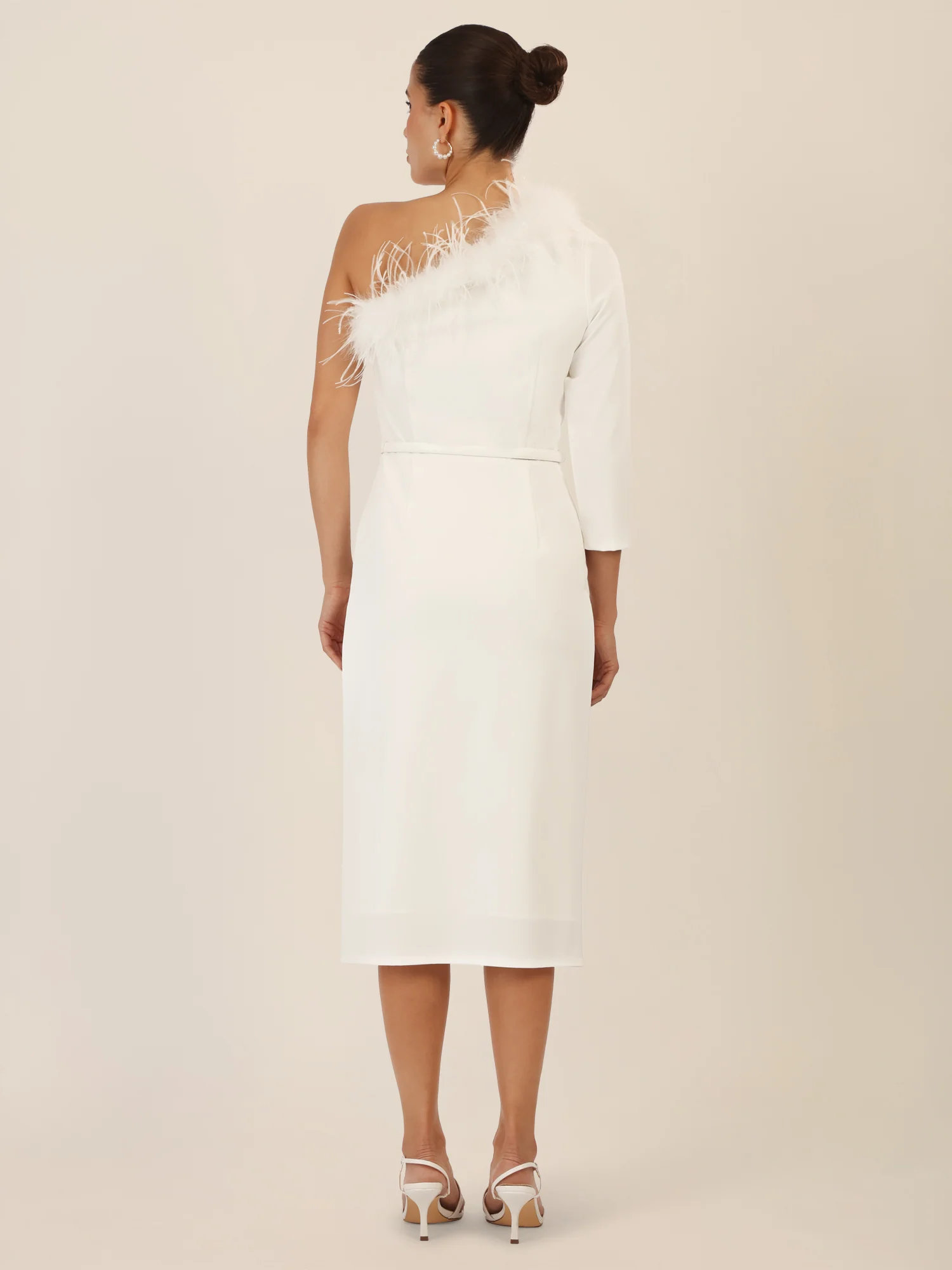 APART One-Shoulder Cocktailkleid mit Federbesatz | creme - Image 2