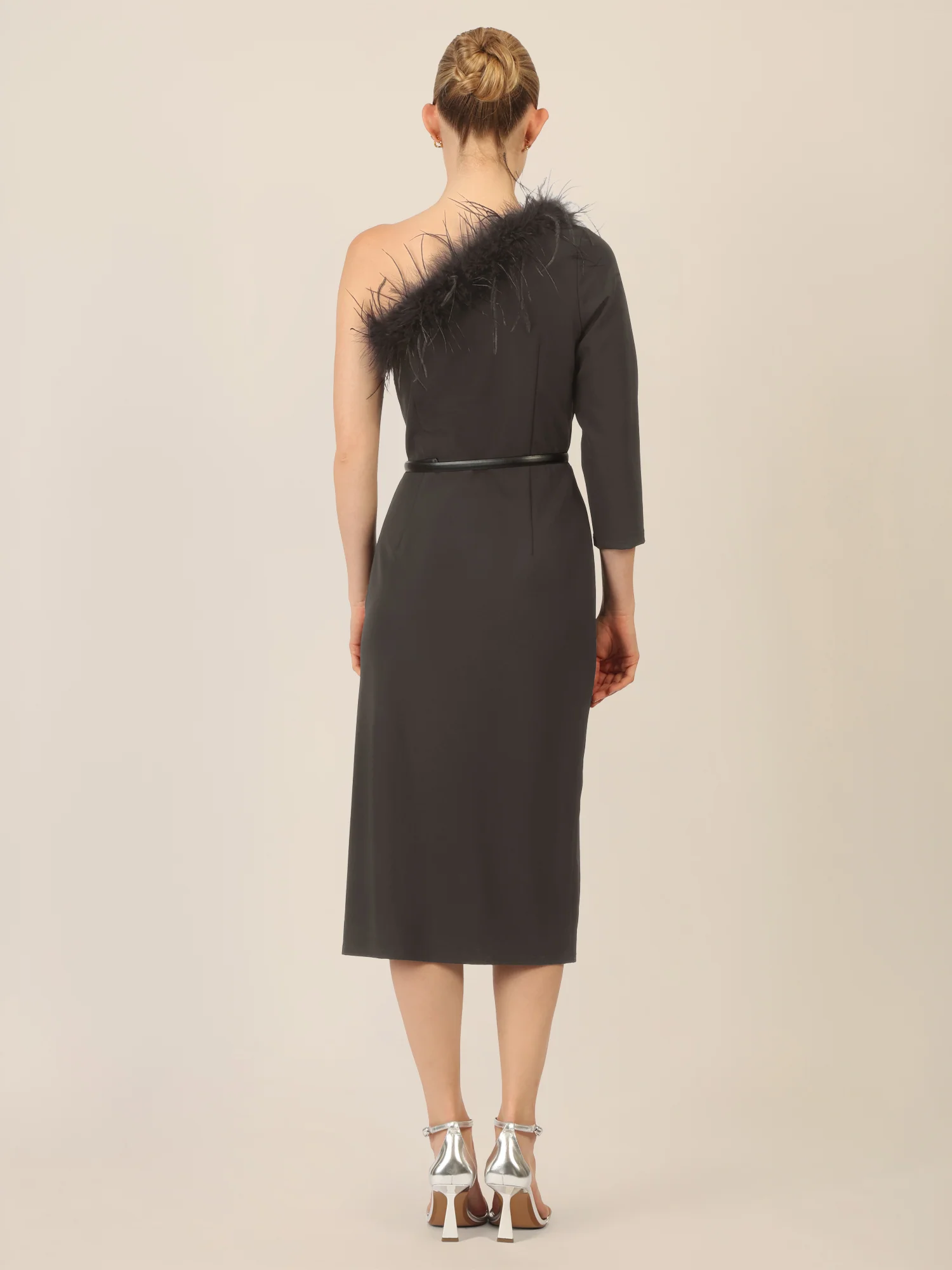 APART One-Shoulder Cocktailkleid mit Federbesatz | schwarz - Image 2