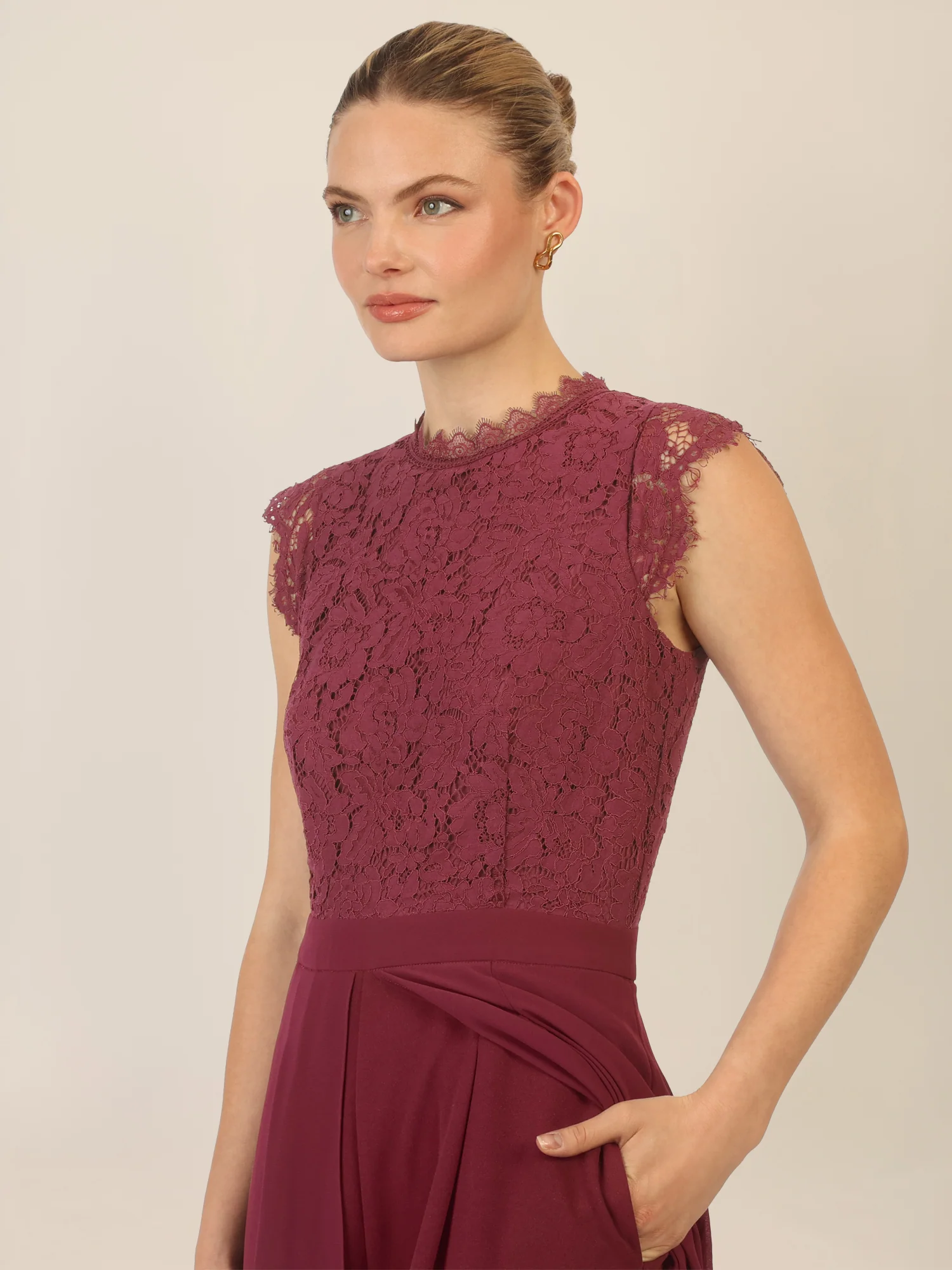 APART Overall mit Spitzenoberteil mit Spitzenoberteil und weitem Bein | bordeauxrot - Image 4