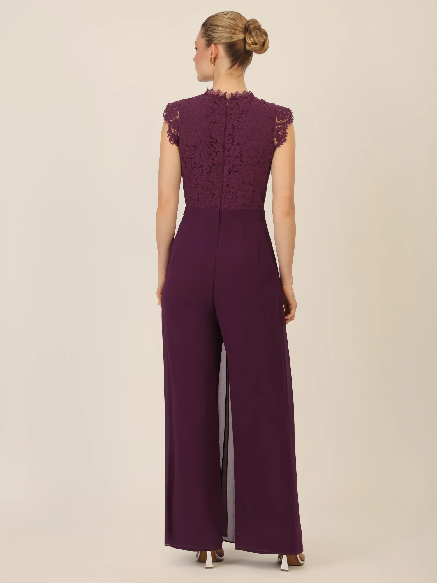 APART Overall mit Spitzenoberteil mit Spitzenoberteil und weitem Bein | dunkel lila - Image 2