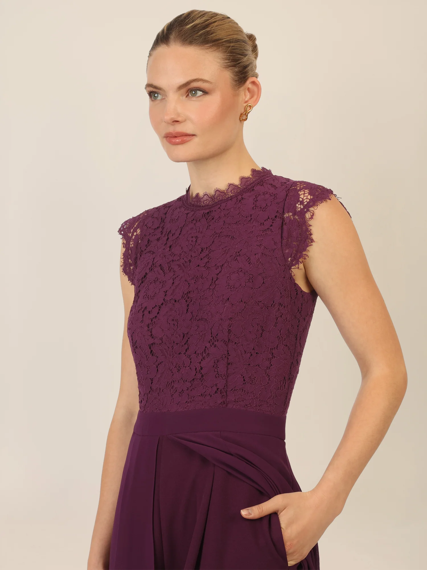 APART Overall mit Spitzenoberteil mit Spitzenoberteil und weitem Bein | dunkel lila - Image 4
