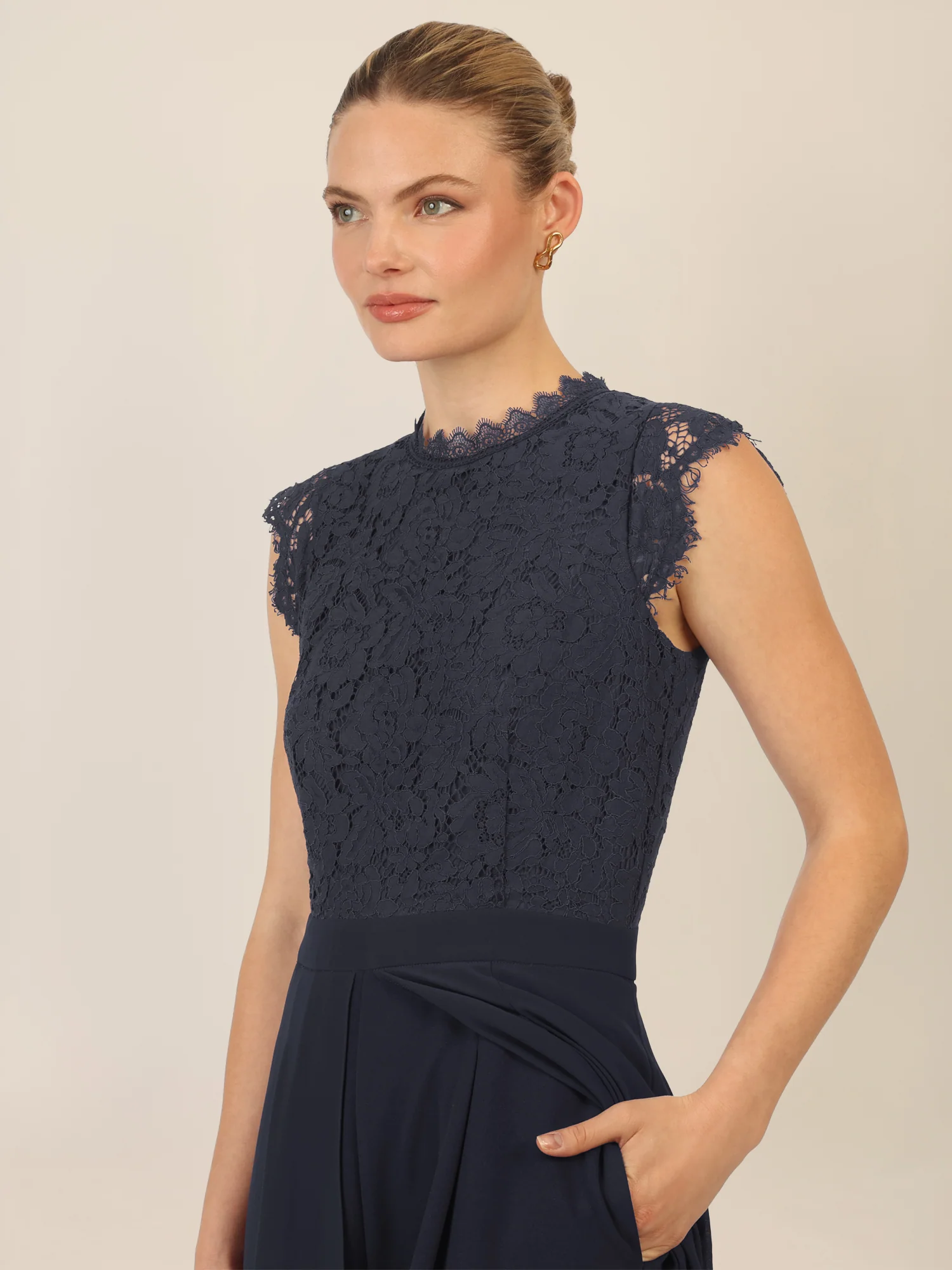 APART Overall mit Spitzenoberteil mit Spitzenoberteil und weitem Bein | nachtblau - Image 4