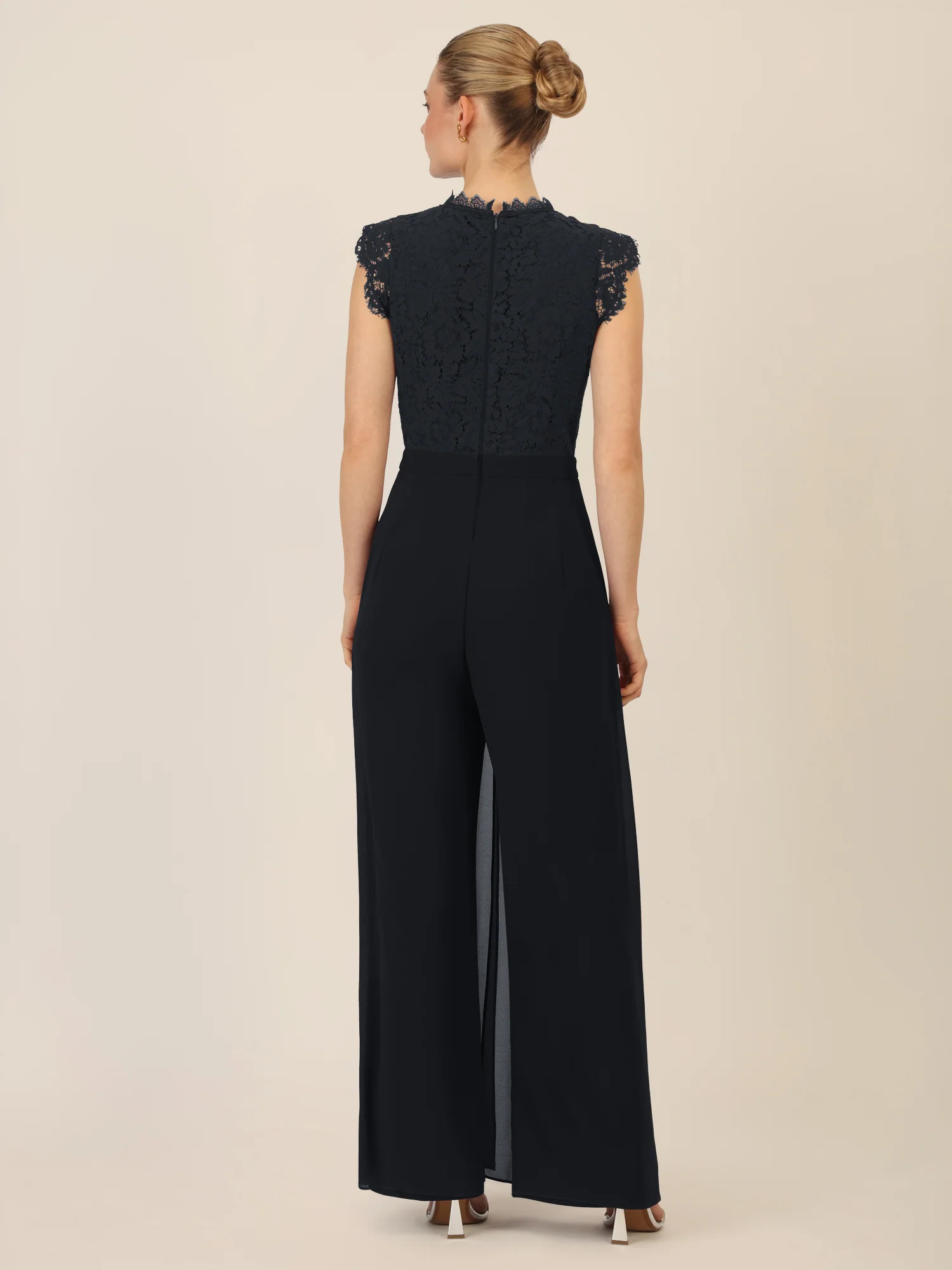 APART Overall mit Spitzenoberteil mit Spitzenoberteil und weitem Bein | schwarz - Image 2