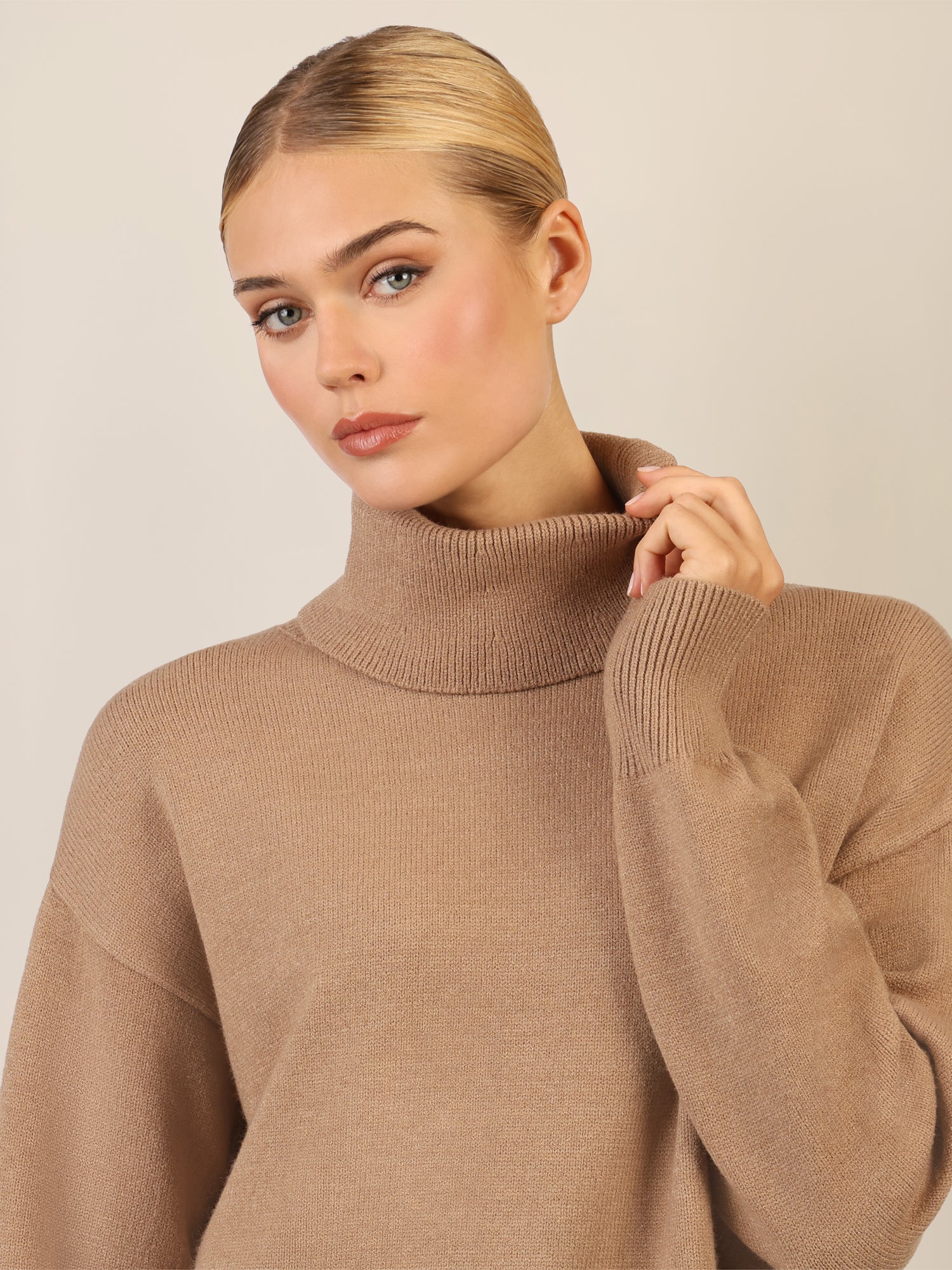 APART Overside Strickkleid mit überschnittene Schultern | camel - Image 4