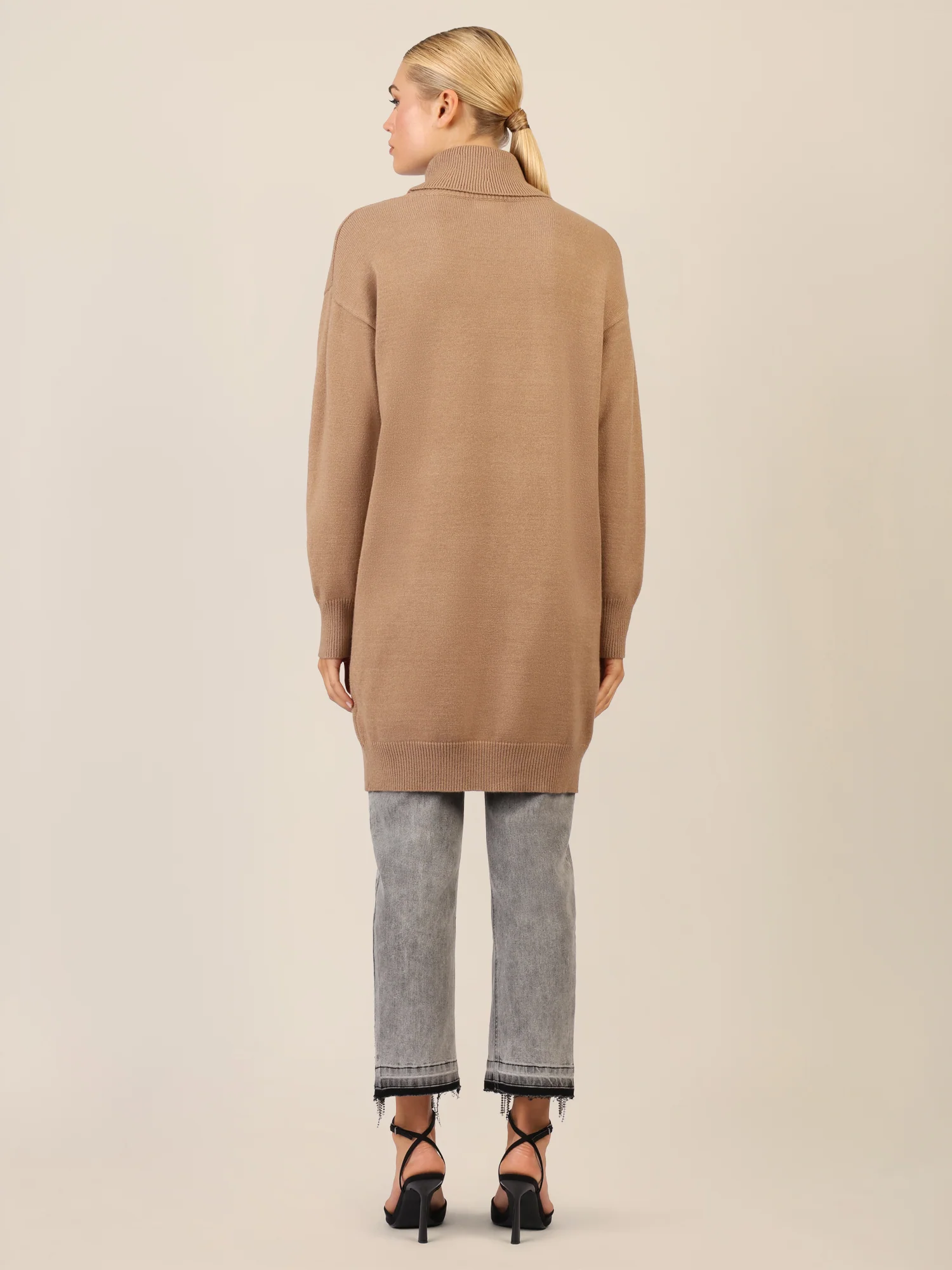 APART Overside Strickkleid mit überschnittene Schultern | camel - Image 6
