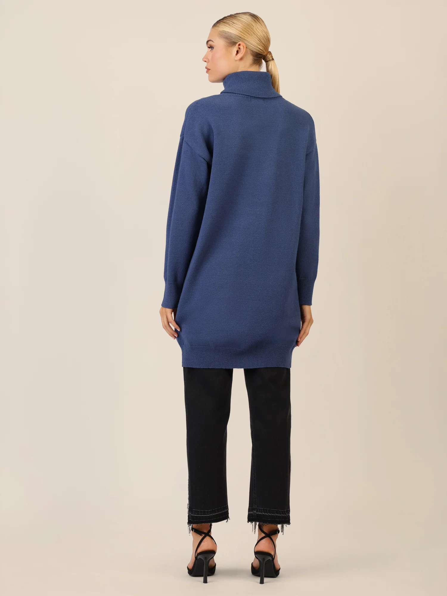 APART Overside Strickkleid mit überschnittene Schultern | mittelblau - Image 2