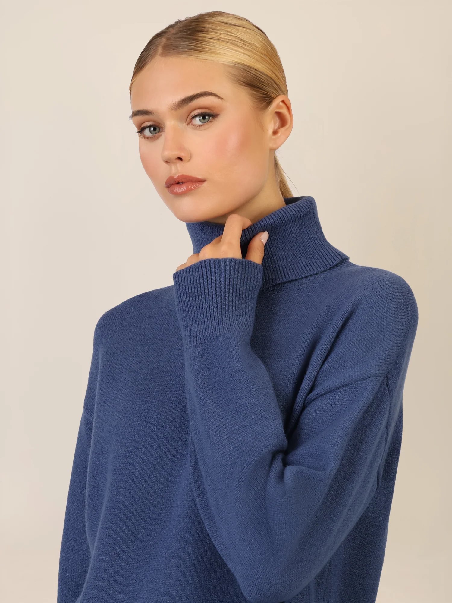APART Overside Strickkleid mit überschnittene Schultern | mittelblau - Image 5