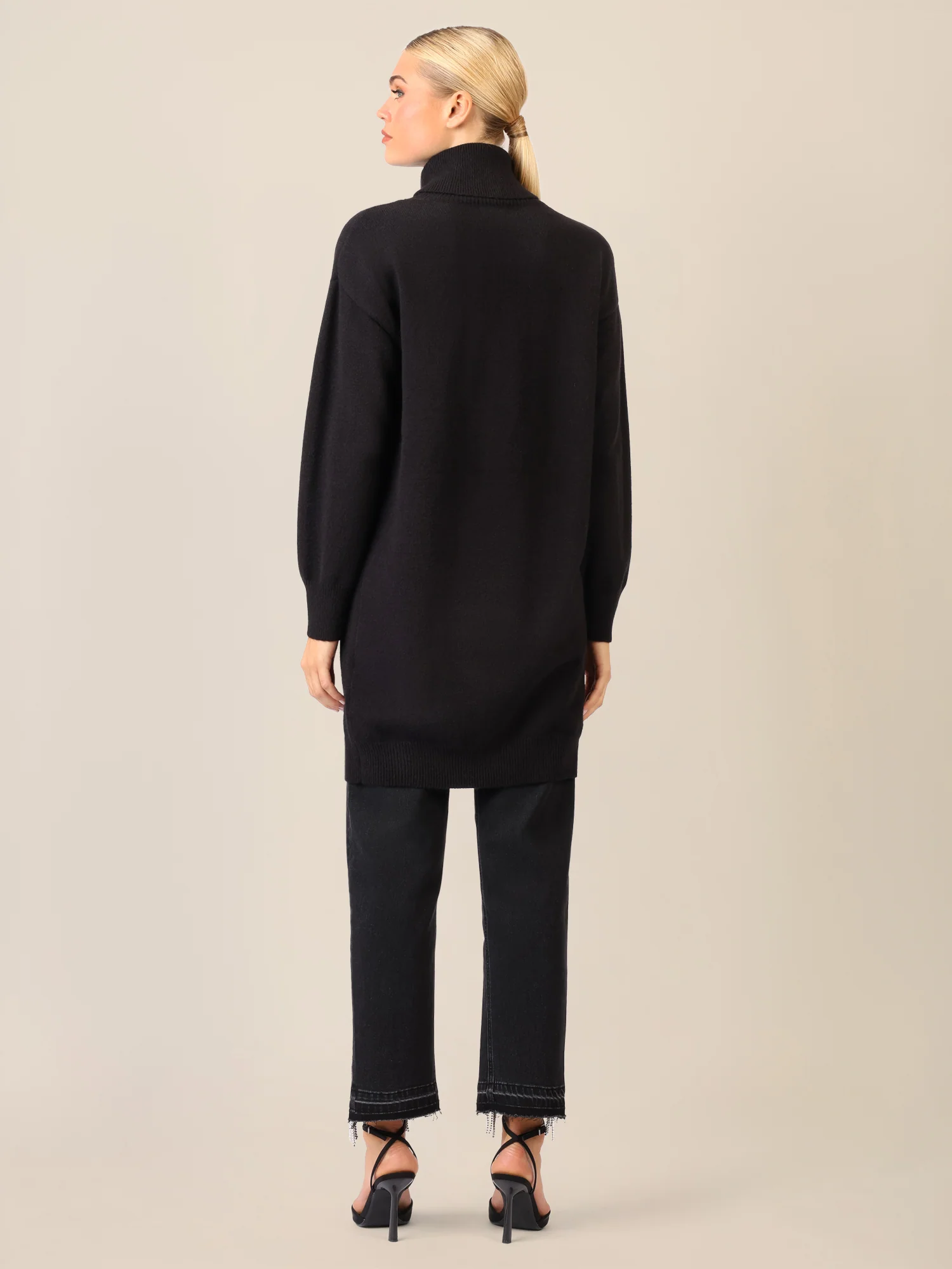 APART Overside Strickkleid mit überschnittene Schultern | schwarz - Image 2