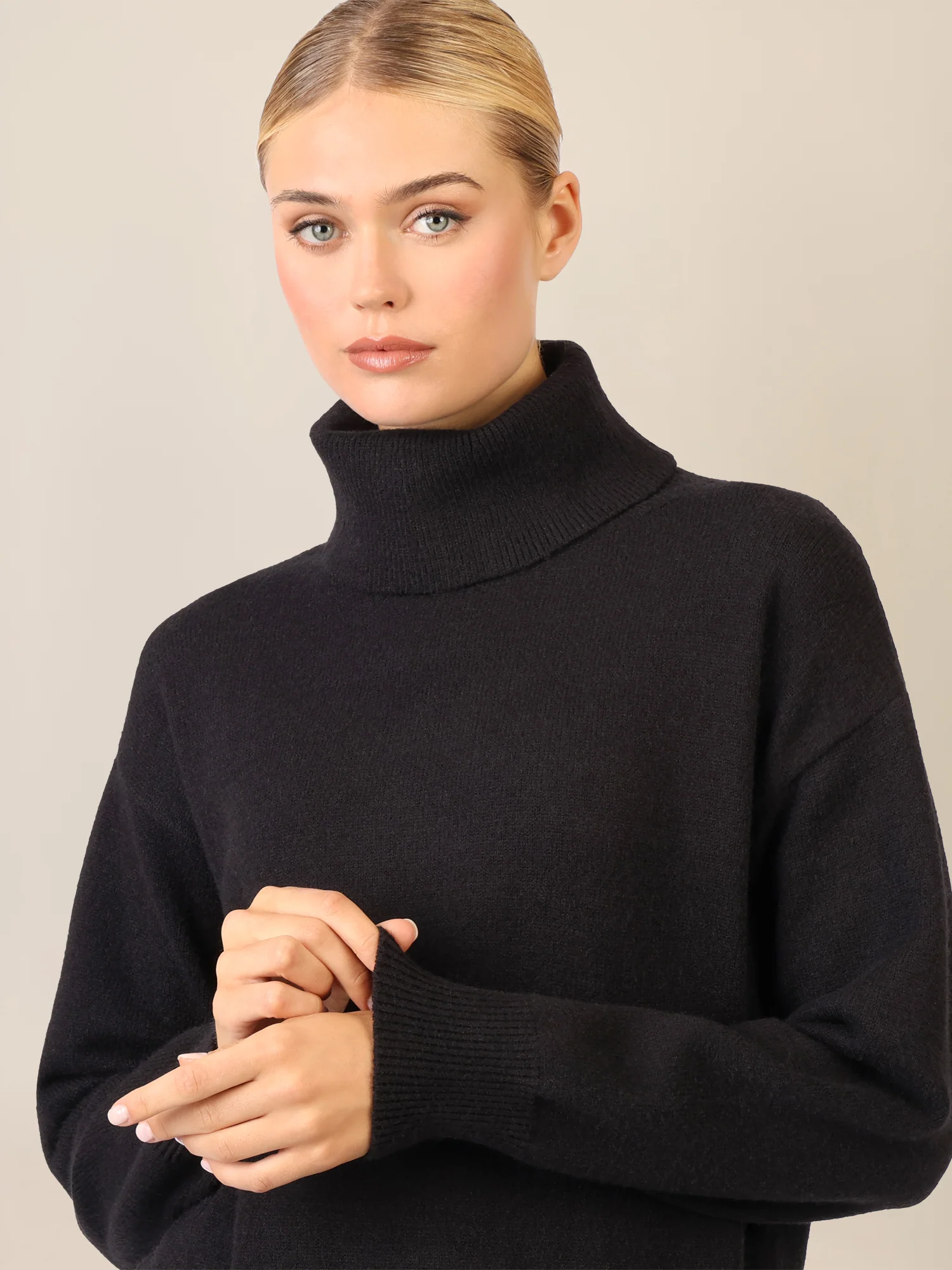 APART Overside Strickkleid mit überschnittene Schultern | schwarz - Image 5