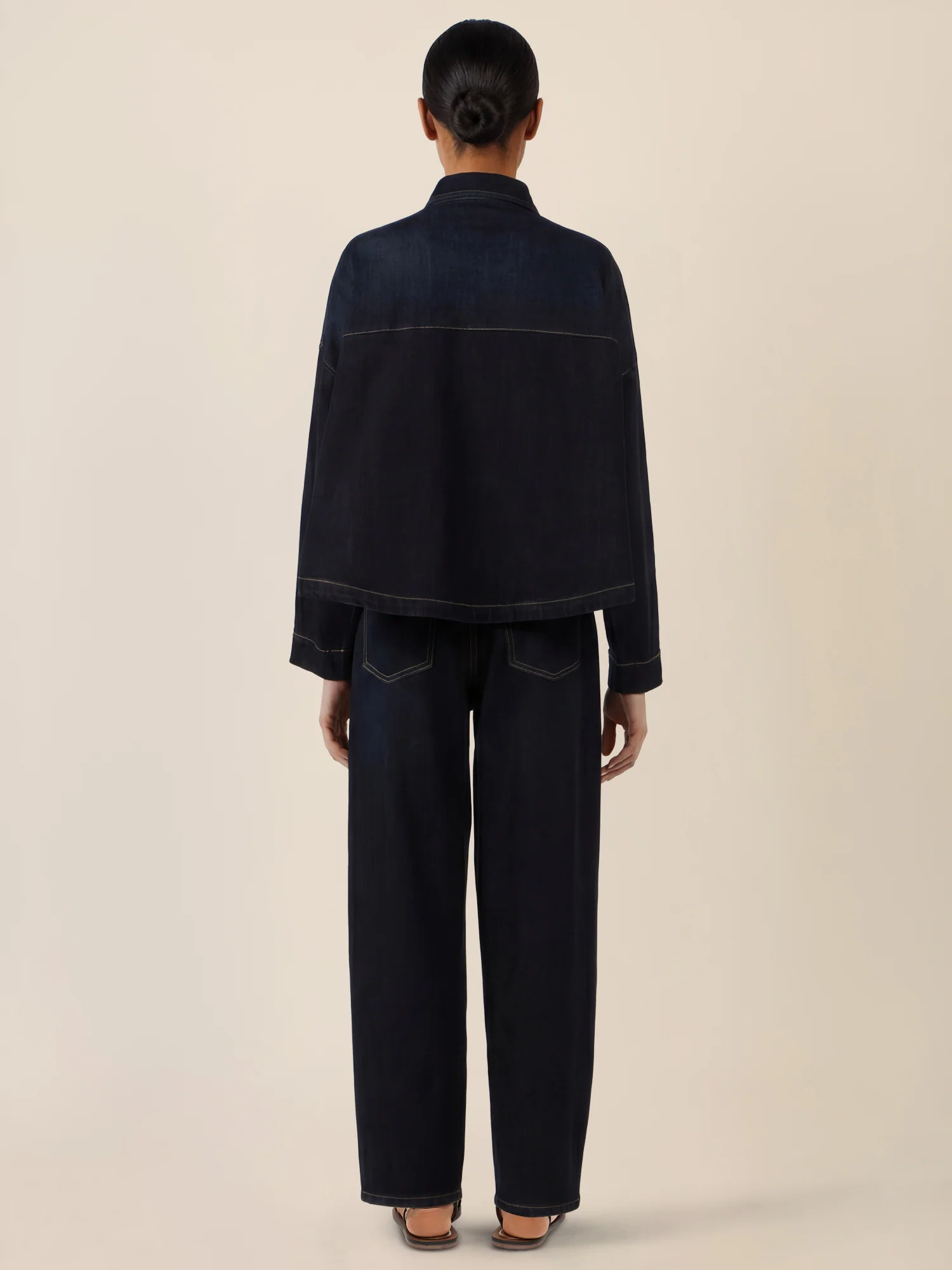 APART Oversized Jeansjacke mit Kontrastnähten | dunkelblau - Image 3