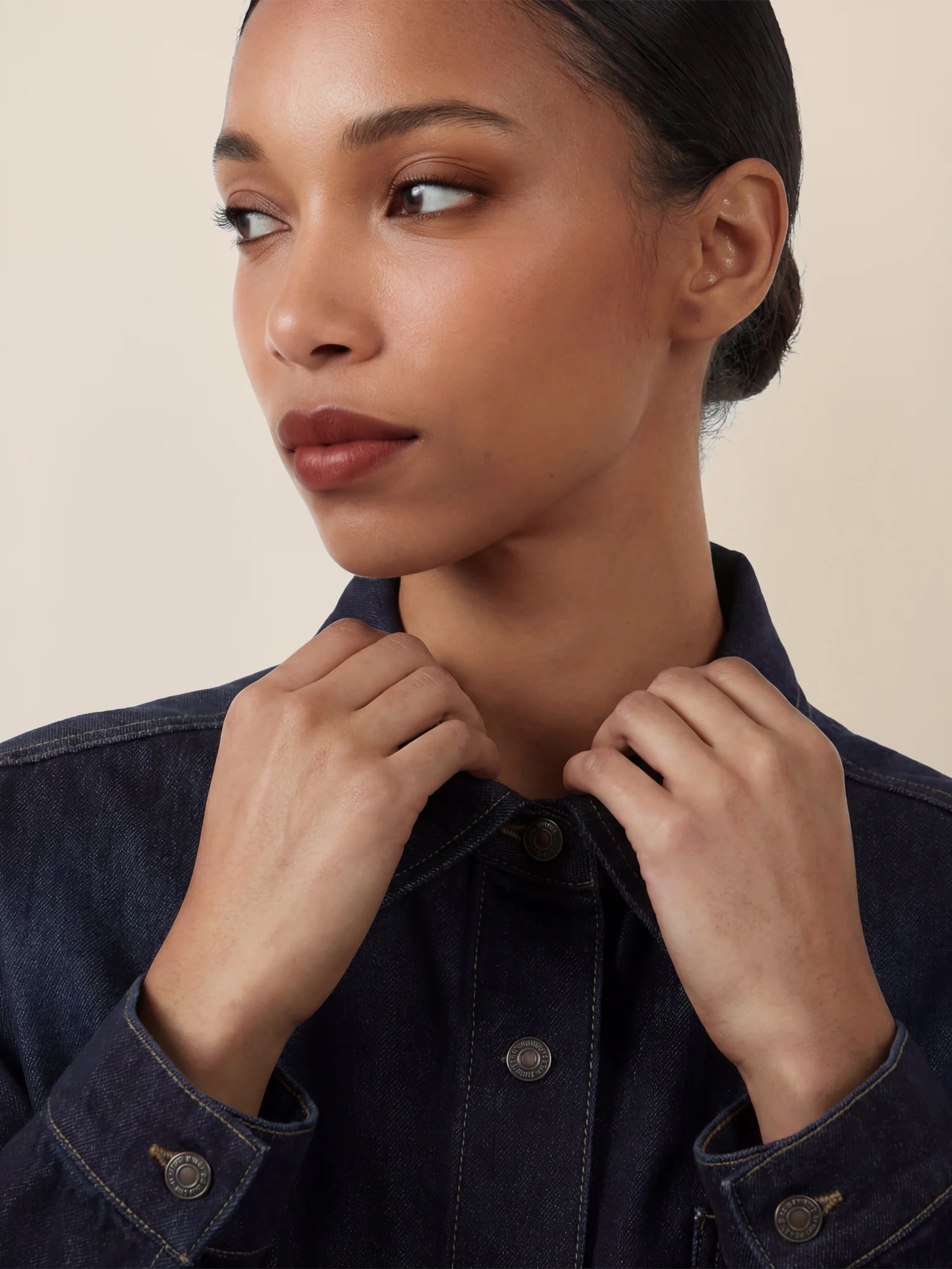 APART Oversized Jeansjacke mit Kontrastnähten | dunkelblau - Image 5