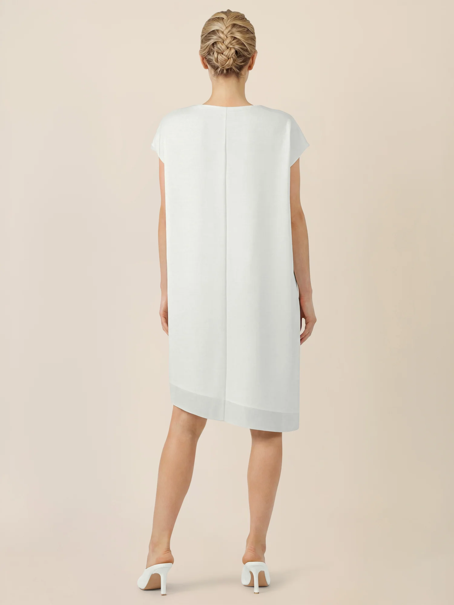 APART Oversized Kleid mit asymmetrischem Saum | creme - Image 2