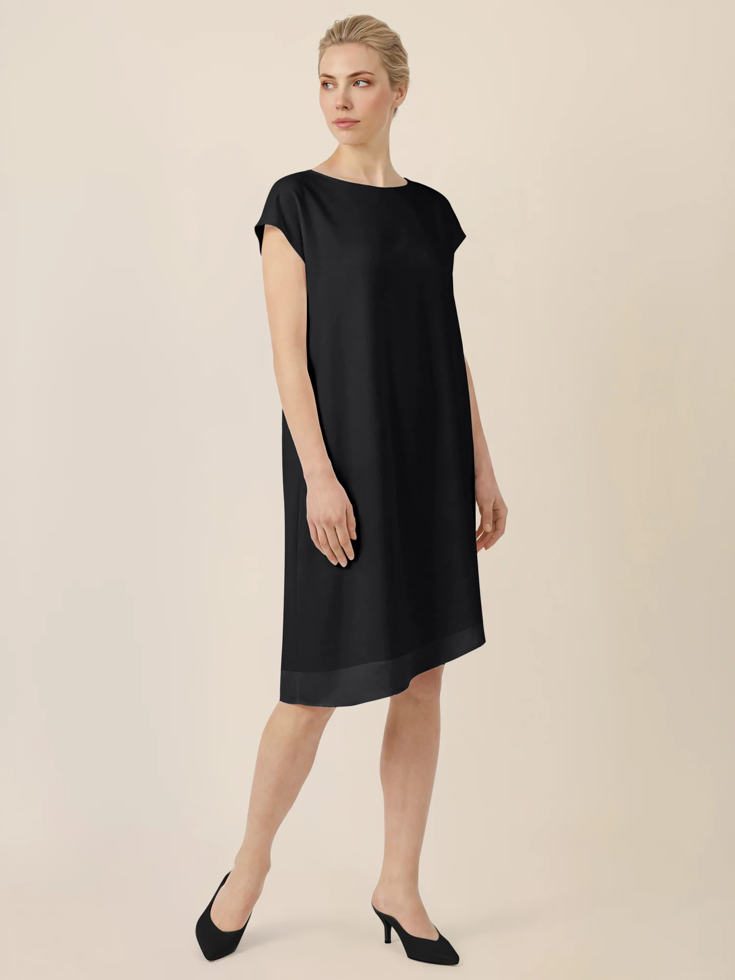 APART Oversized Kleid mit asymmetrischem Saum | schwarz - Image 5