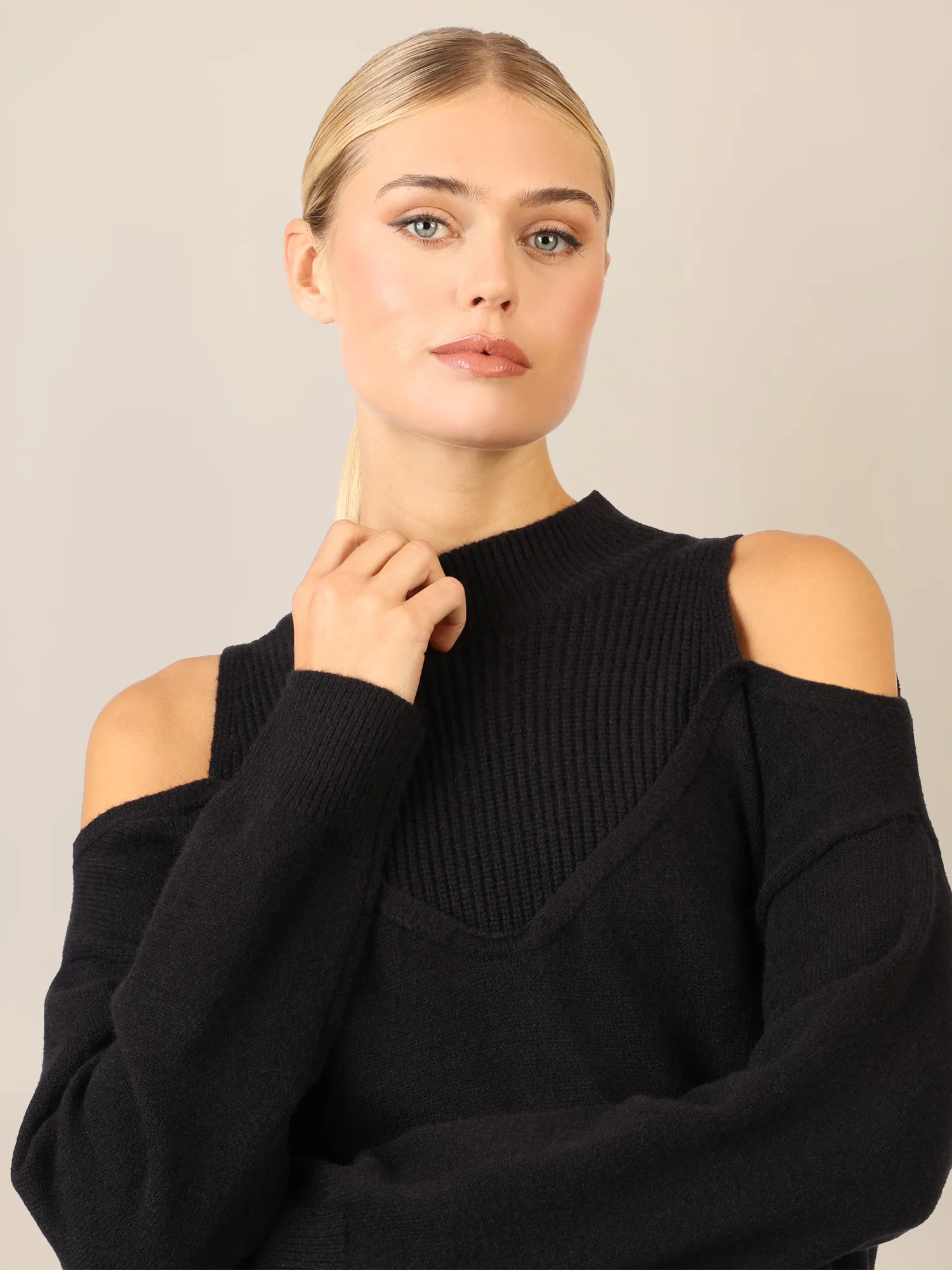 APART Oversized Pullover mit Cut-outs und Rippeinsatz | schwarz - Image 5