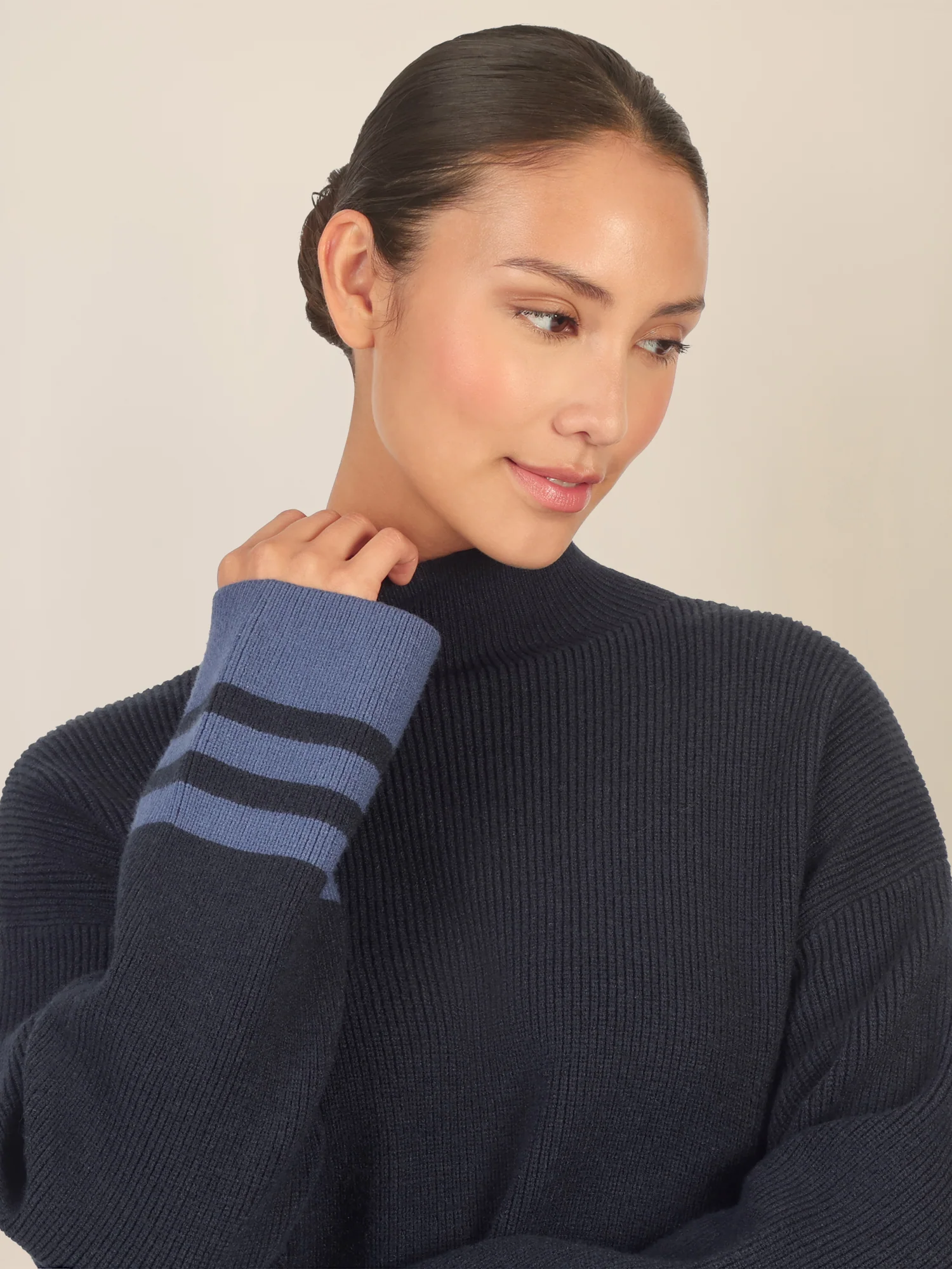APART Oversized Pullover mit Kontraststreifen | nachtblau-dunkelblau - Image 5