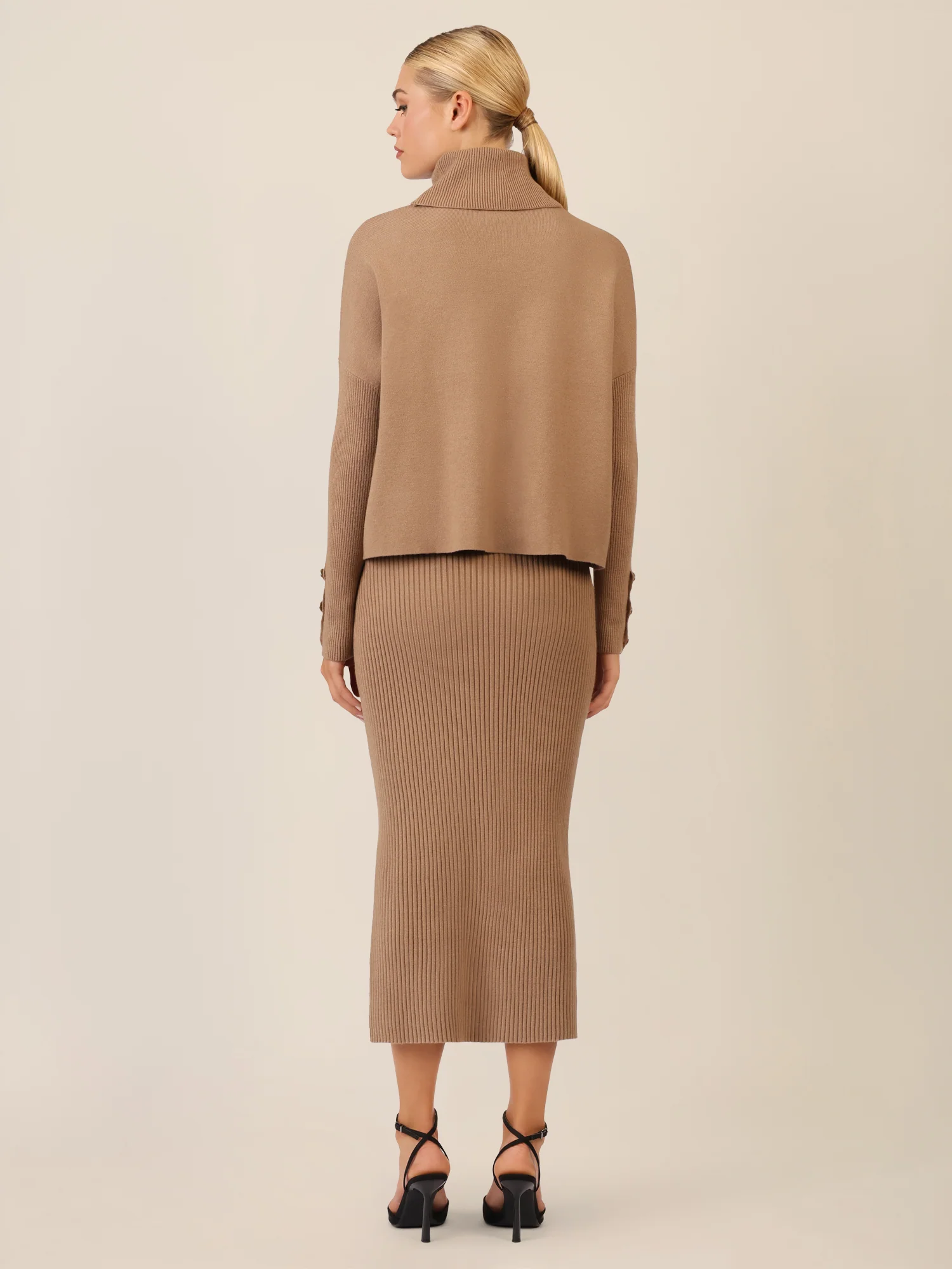 APART Oversized Pullover mit Rollkragen und Schmuckknöpfen | camel - Image 3