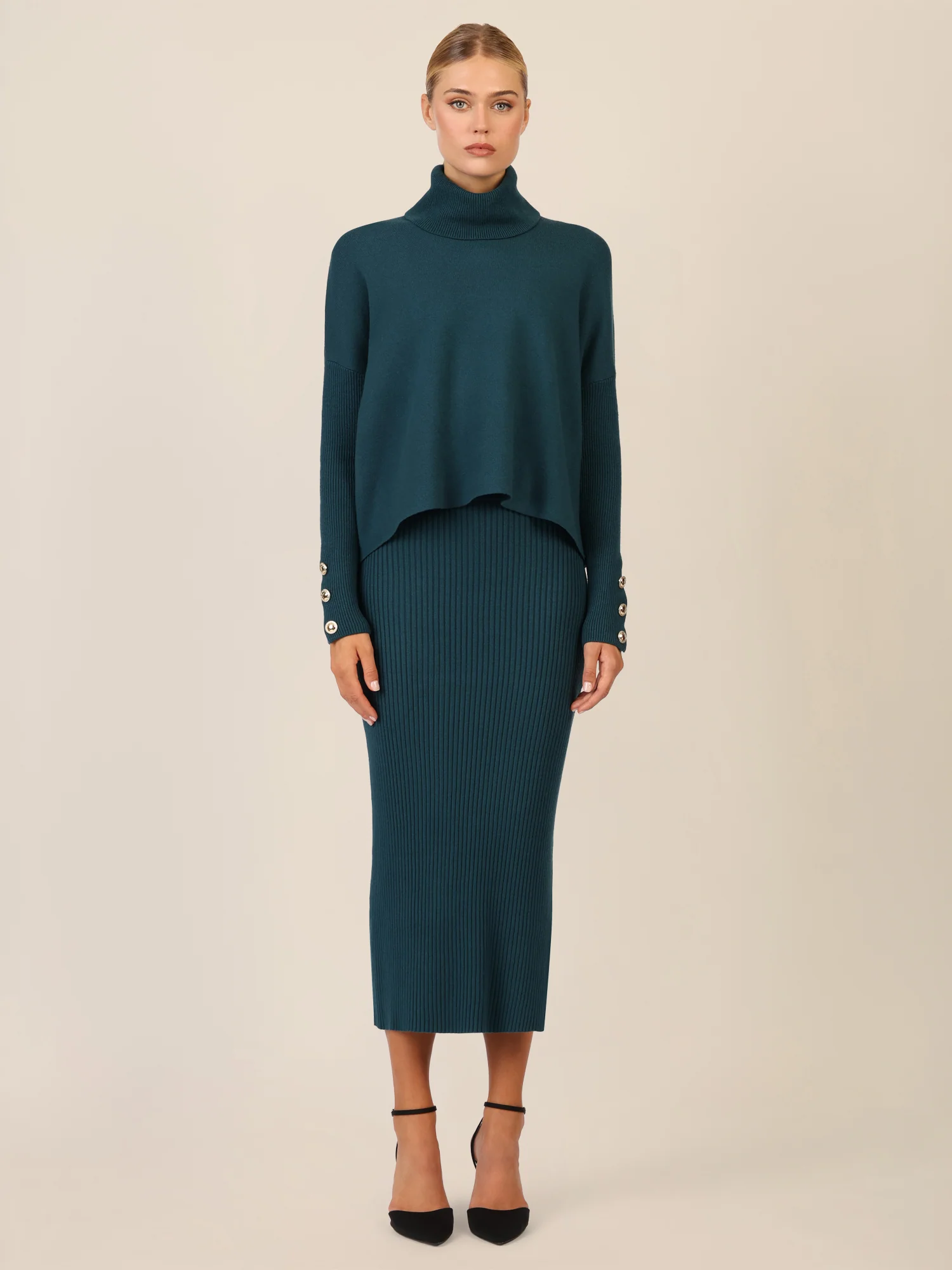 APART Oversized Pullover mit Rollkragen und Schmuckknöpfen | dunkelgrün - Image 6