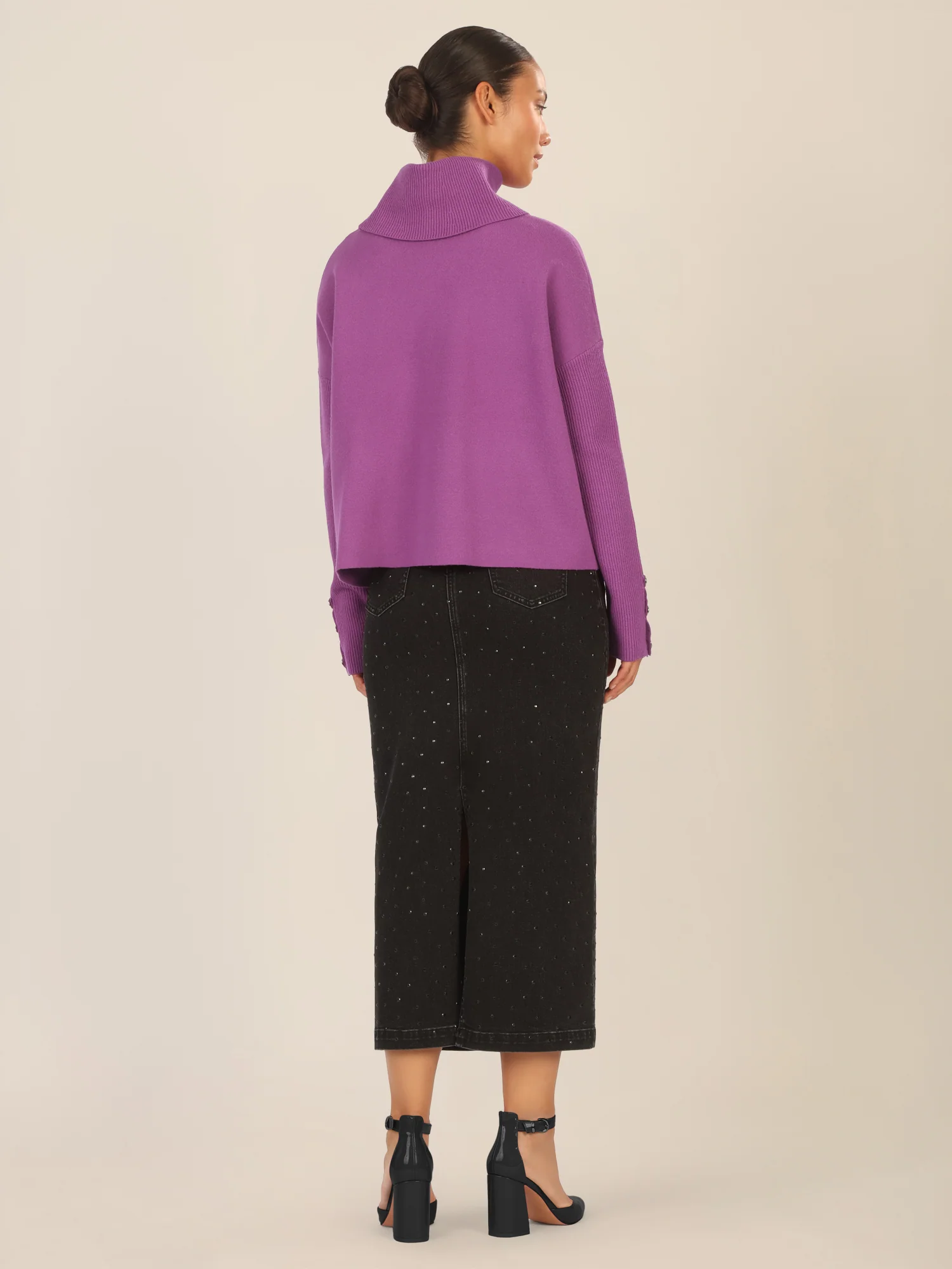 APART Oversized Pullover mit Rollkragen und Schmuckknöpfen | lila - Image 6