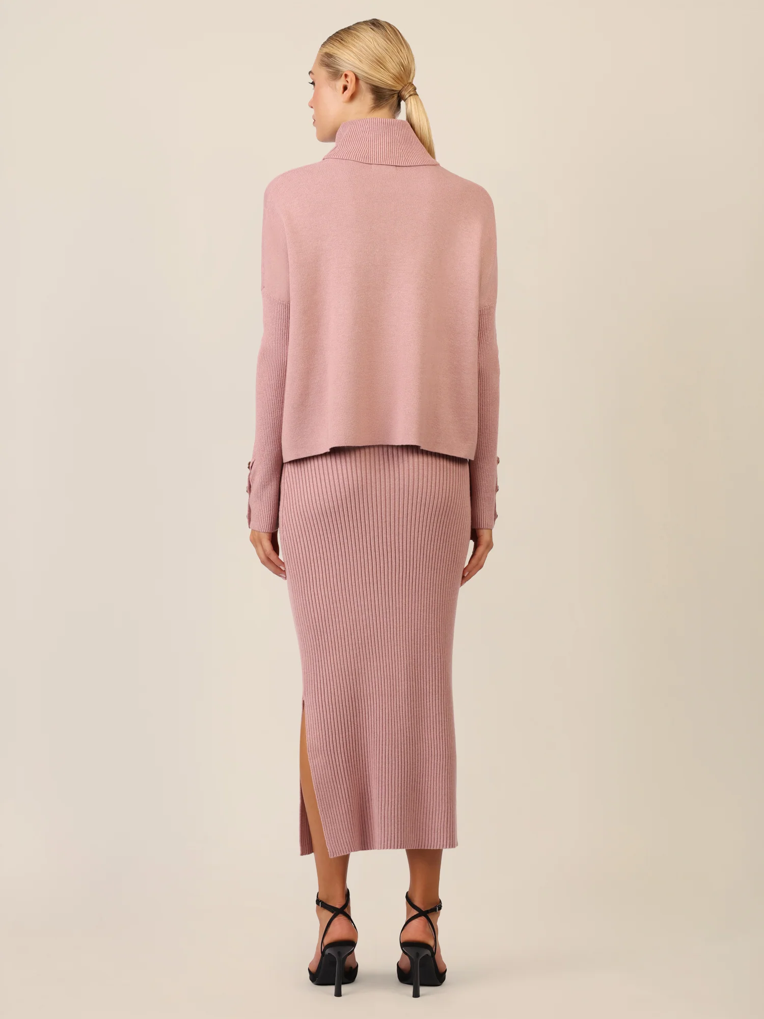 APART Oversized Pullover mit Rollkragen und Schmuckknöpfen | mauve - Image 3