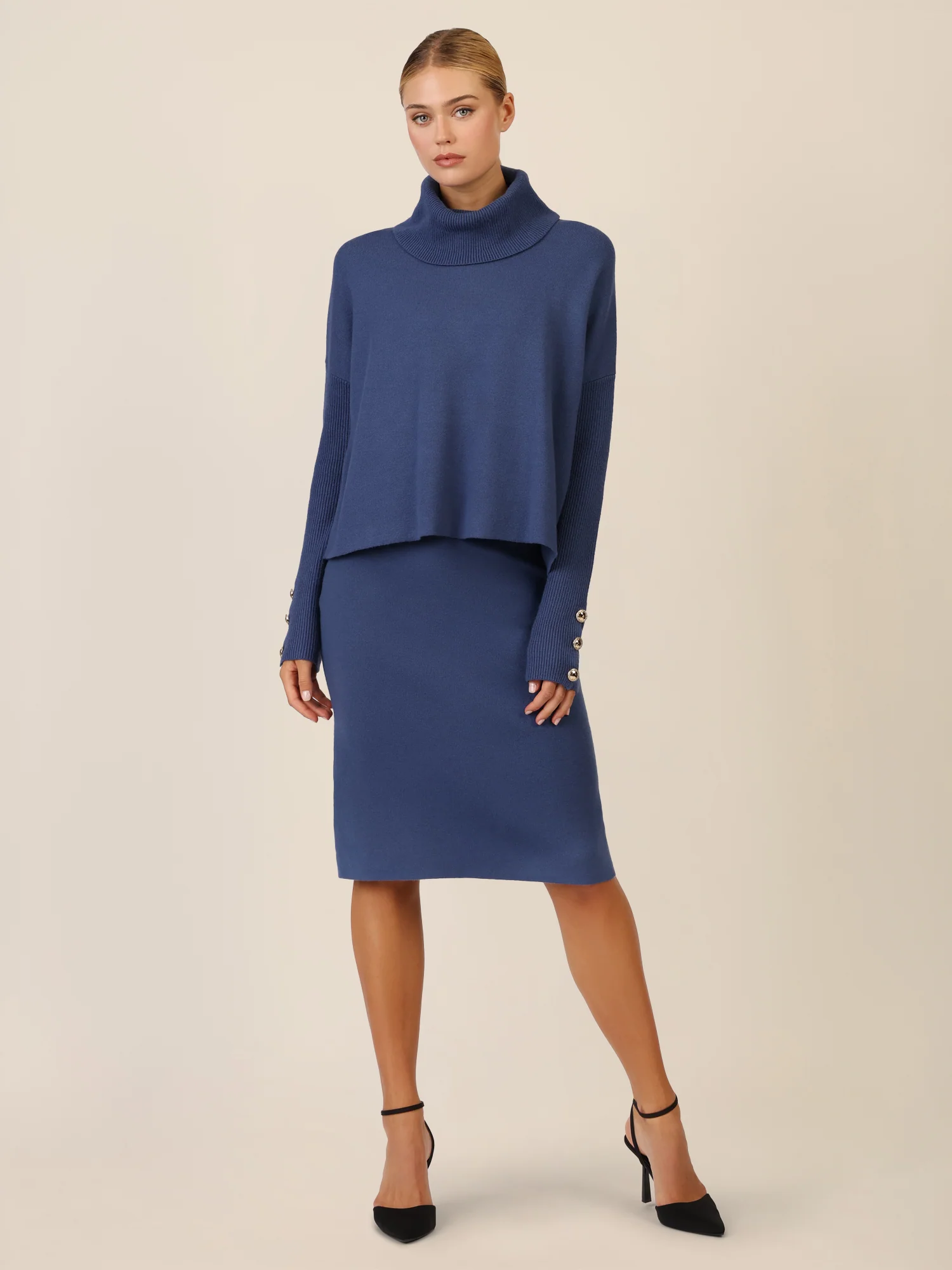 APART Oversized Pullover mit Rollkragen und Schmuckknöpfen | mittelblau - Image 3