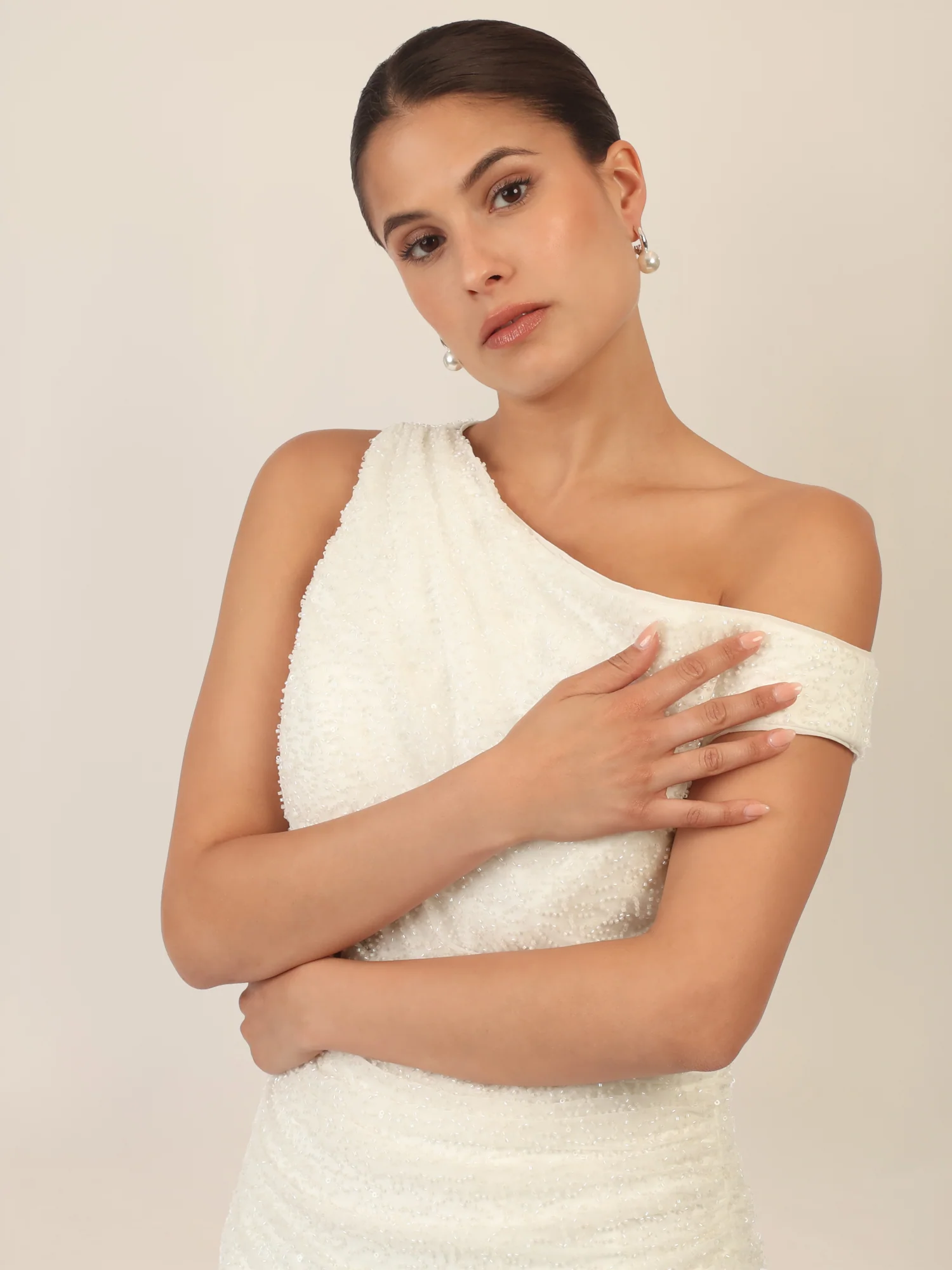 APART Perlenbesticktes Abendkleid mit Raffungen | creme - Image 4