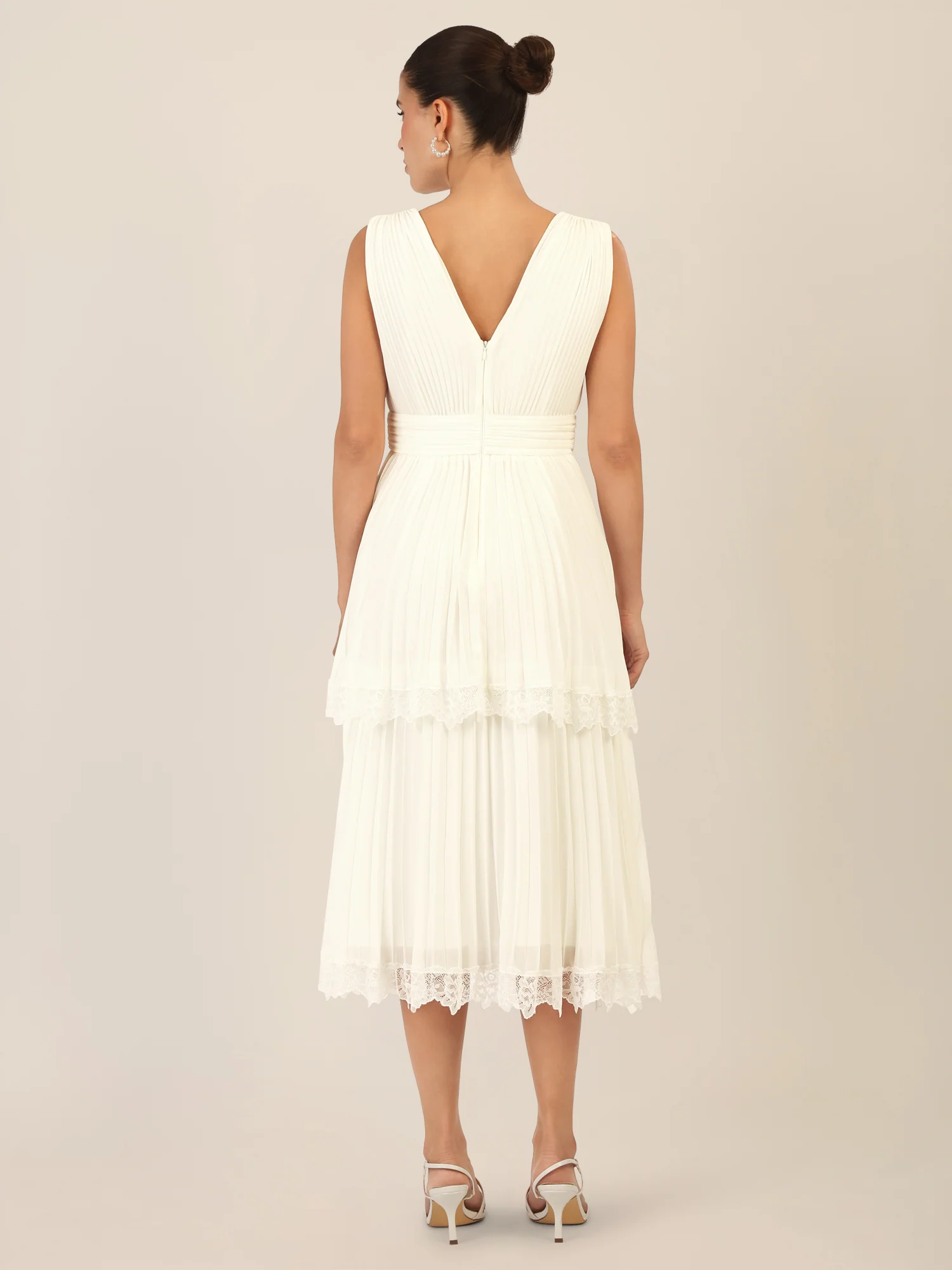 APART Plisseekleid mit Stufenrock und Spitze | creme - Image 2