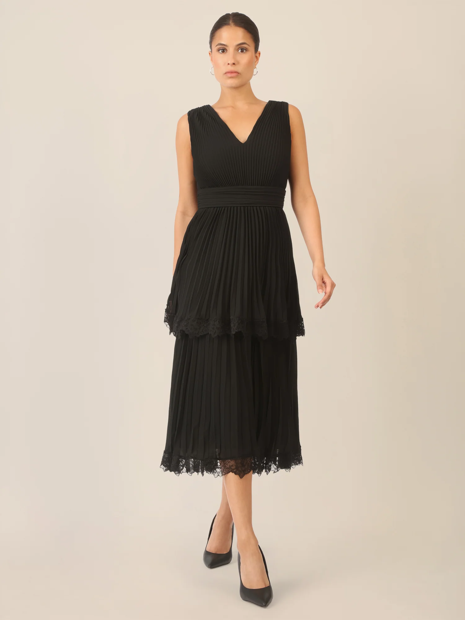 APART Plisseekleid mit Stufenrock und Spitze | schwarz