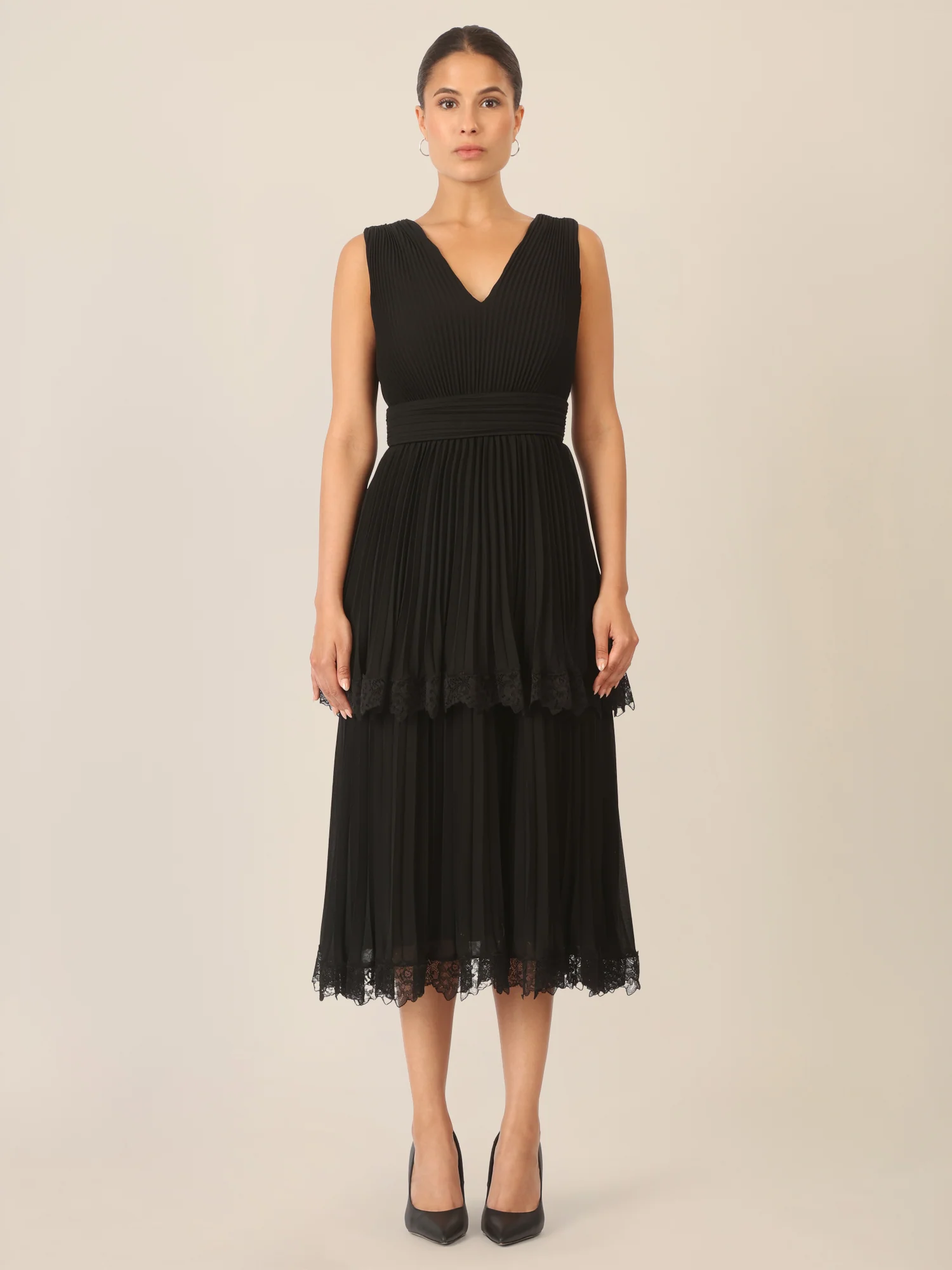 APART Plisseekleid mit Stufenrock und Spitze | schwarz - Image 5