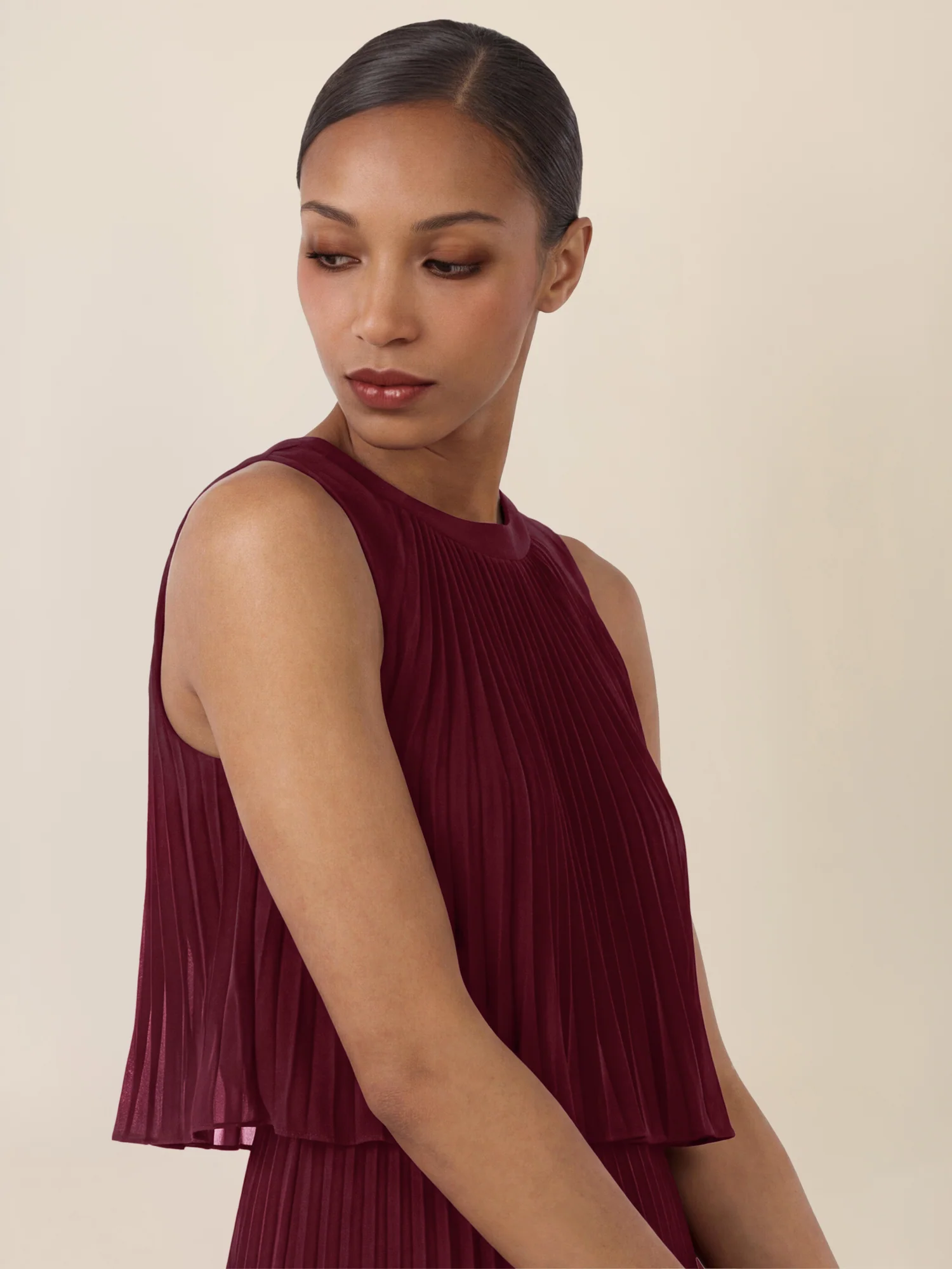 APART Plissiertes Chiffonkleid mit doppellagigem Oberteil | weinrot - Image 5