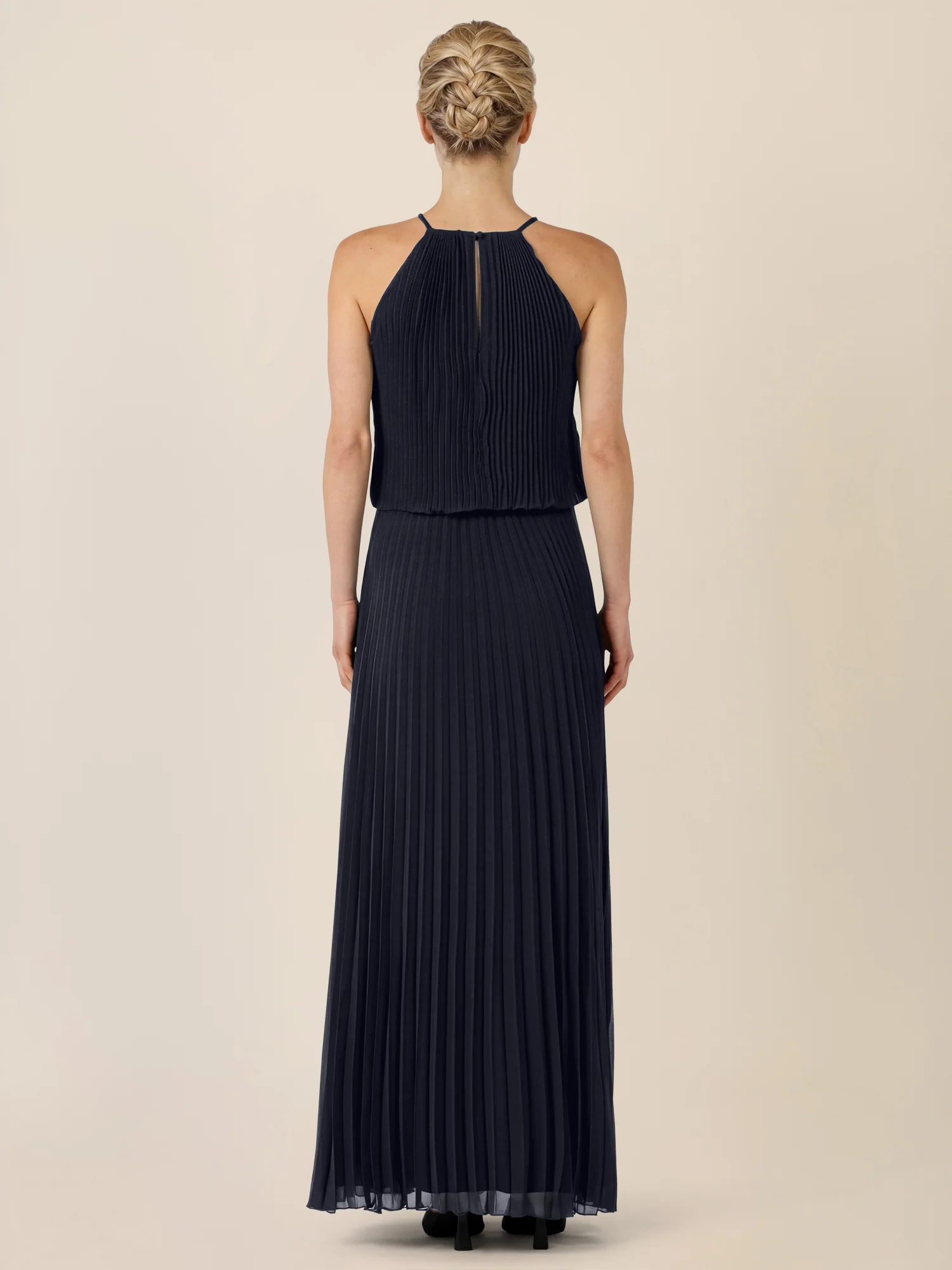 APART Plissiertes Chiffonkleid mit Neckholder | nachtblau - Image 2