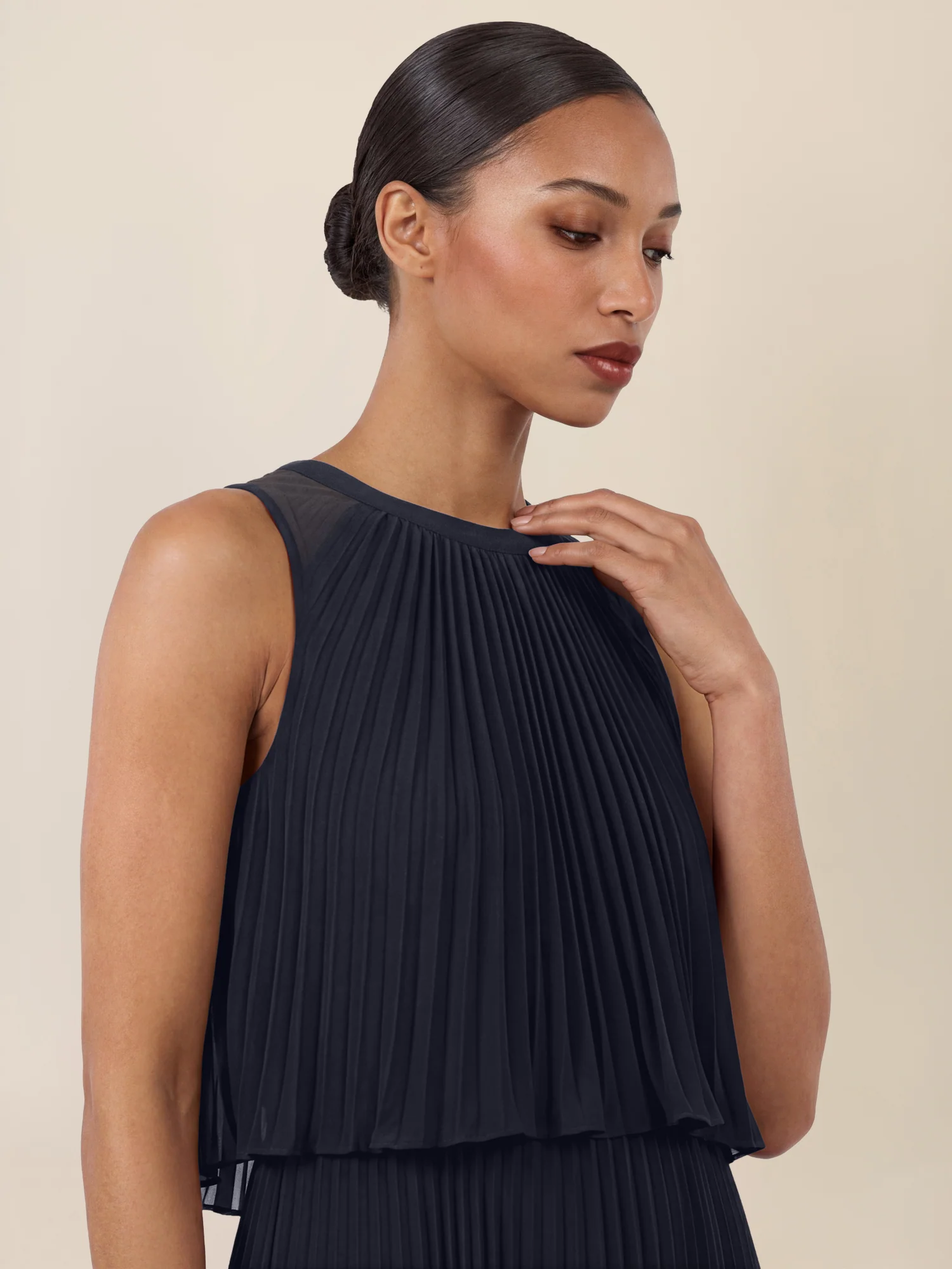 APART Plissiertes Maxikleid mit Doppellagen-Effekt | nachtblau - Image 4