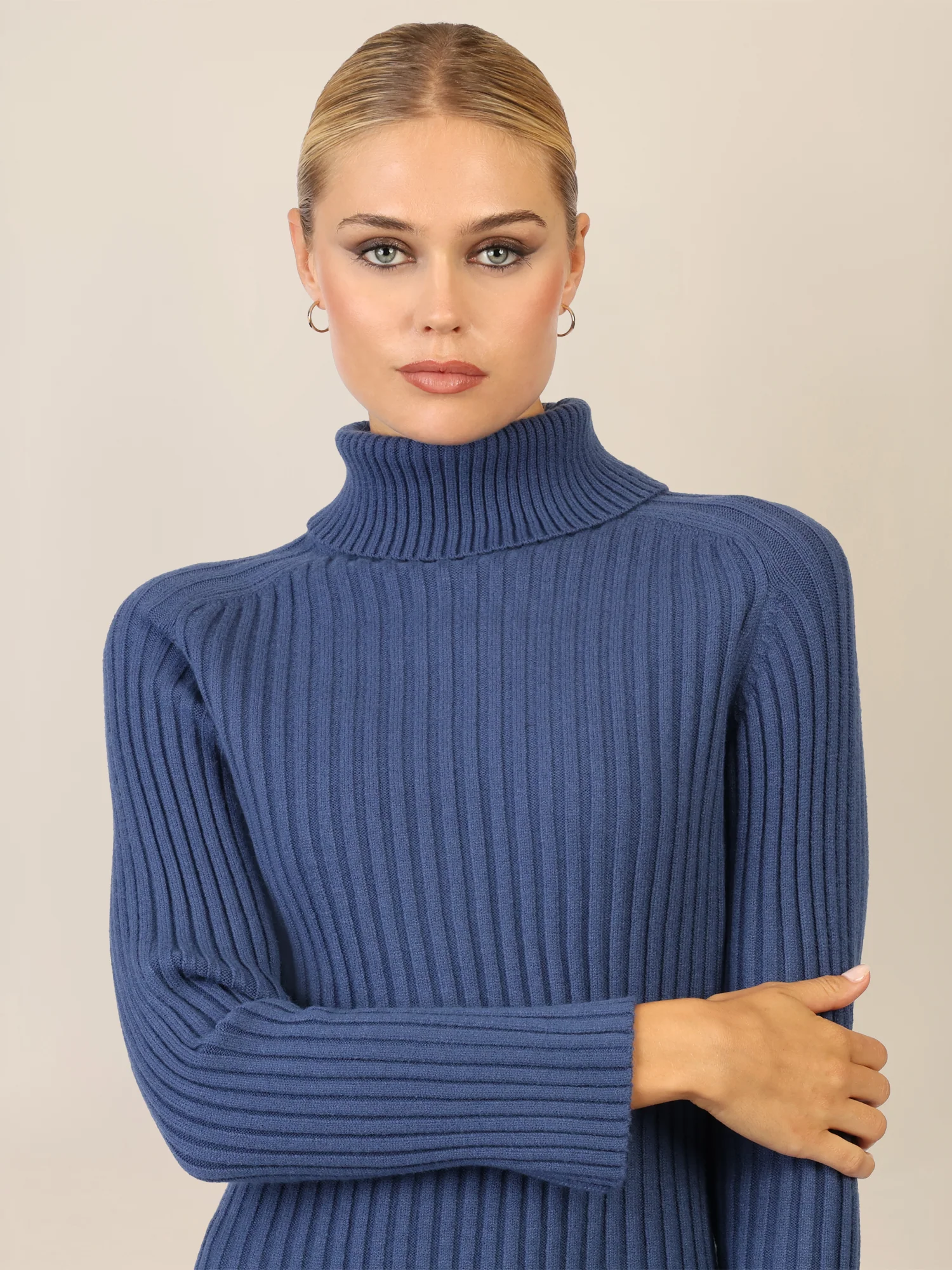 APART Rippenstrickkleid mit Rollkragen | mittelblau - Image 5