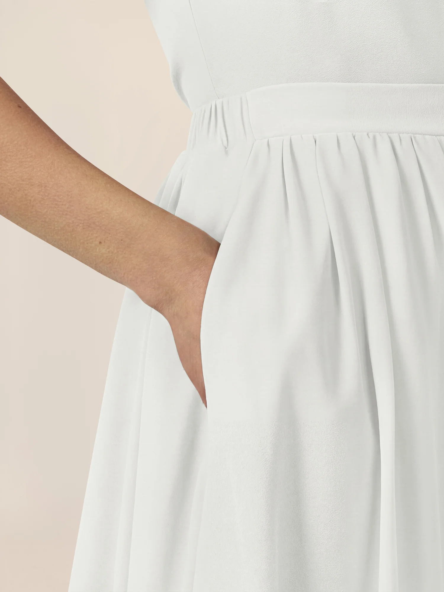 APART Rock mit Volantsaum und High-Low-Schnitt | creme - Image 5