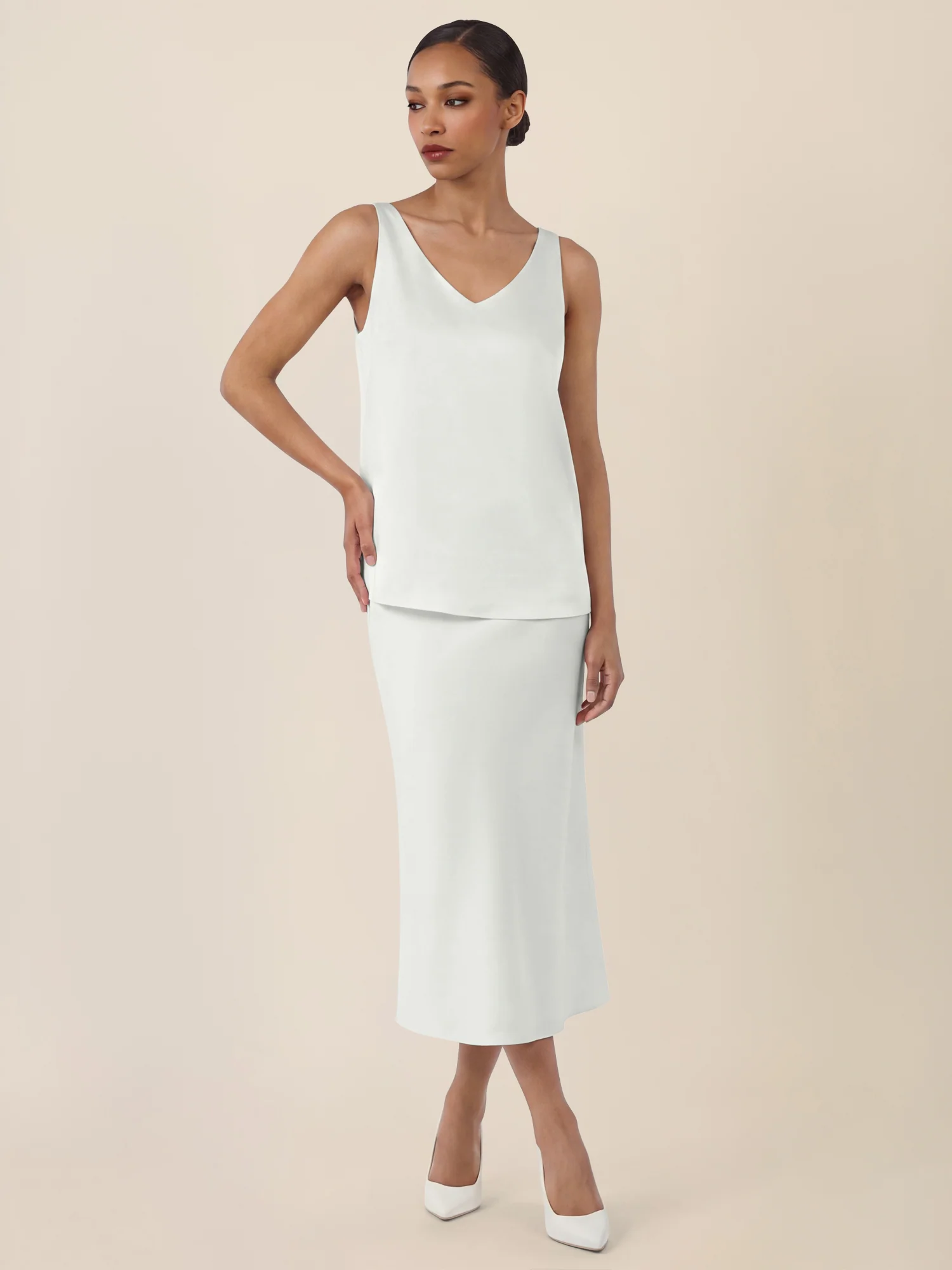 APART Satin-Top mit tiefem V-Ausschnitt | creme - Image 6