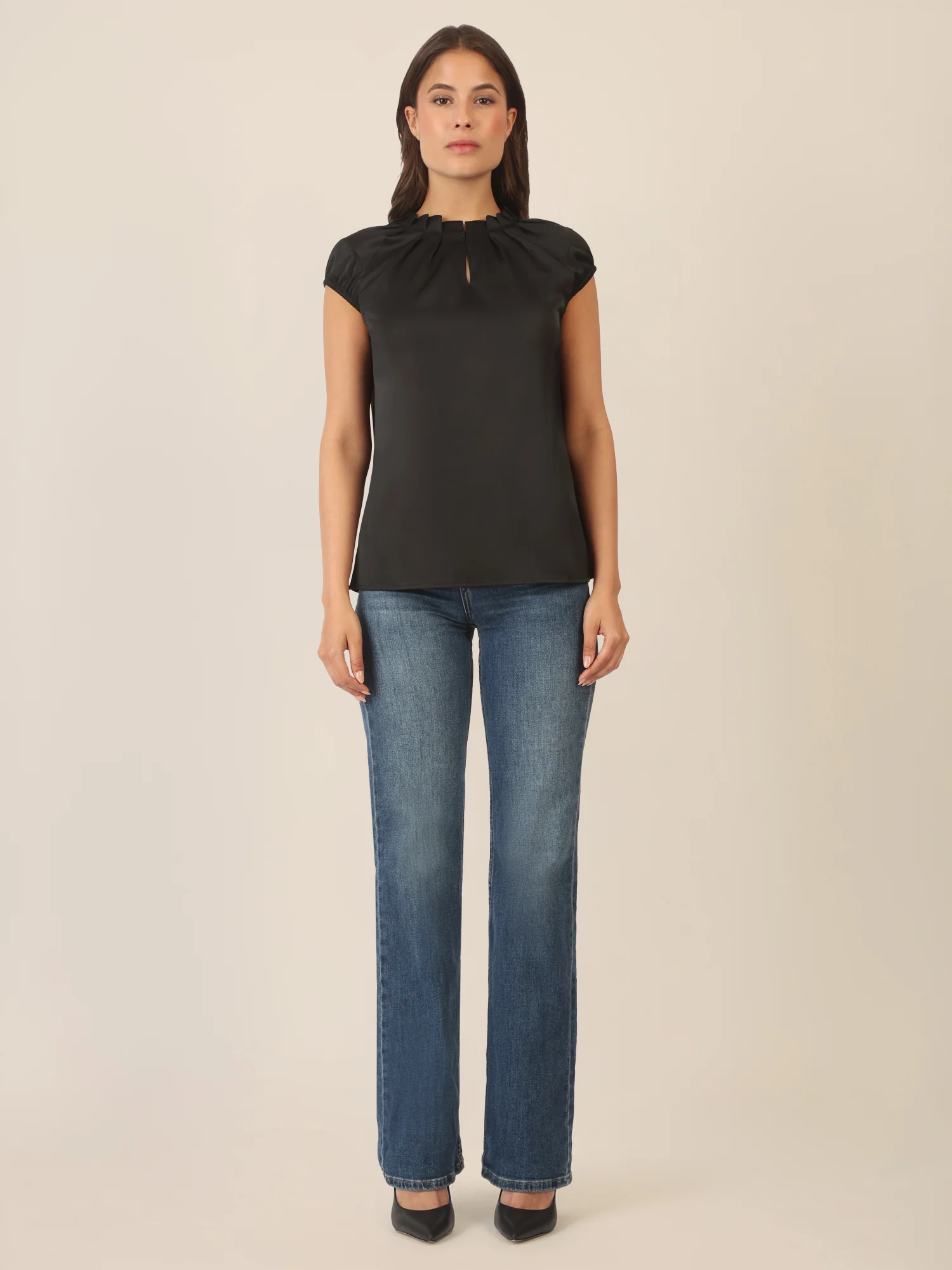 APART Satinbluse mit Faltenlegung am Rundhalsausschnitt | schwarz - Image 6