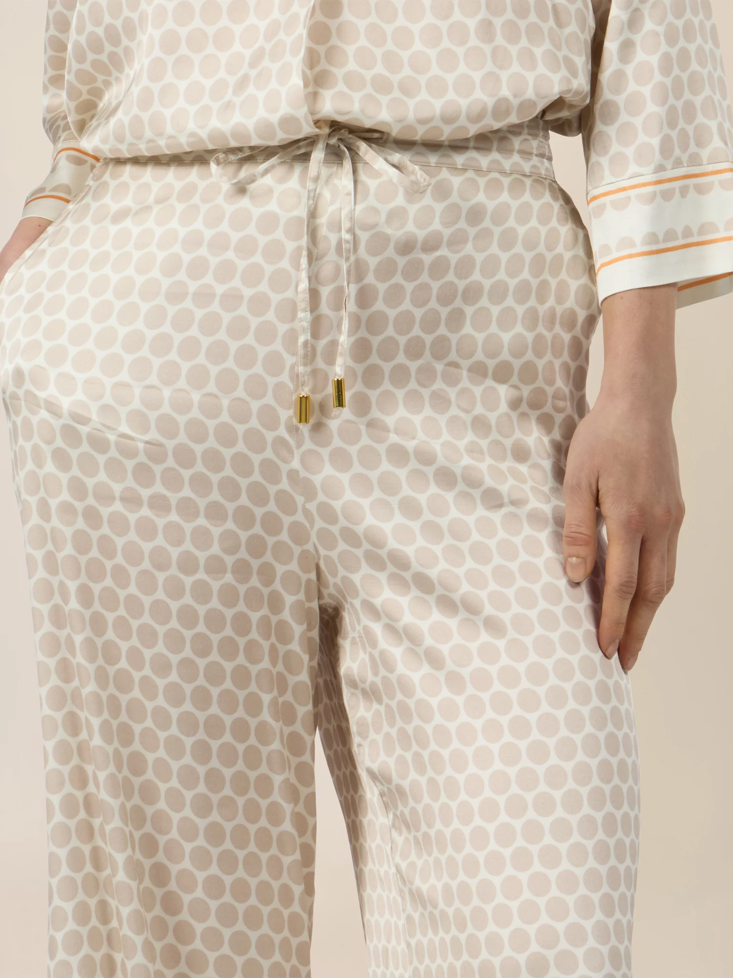 APART Satinhose mit Punktedesign und Kontrastsaum | creme-multicolor - Image 5
