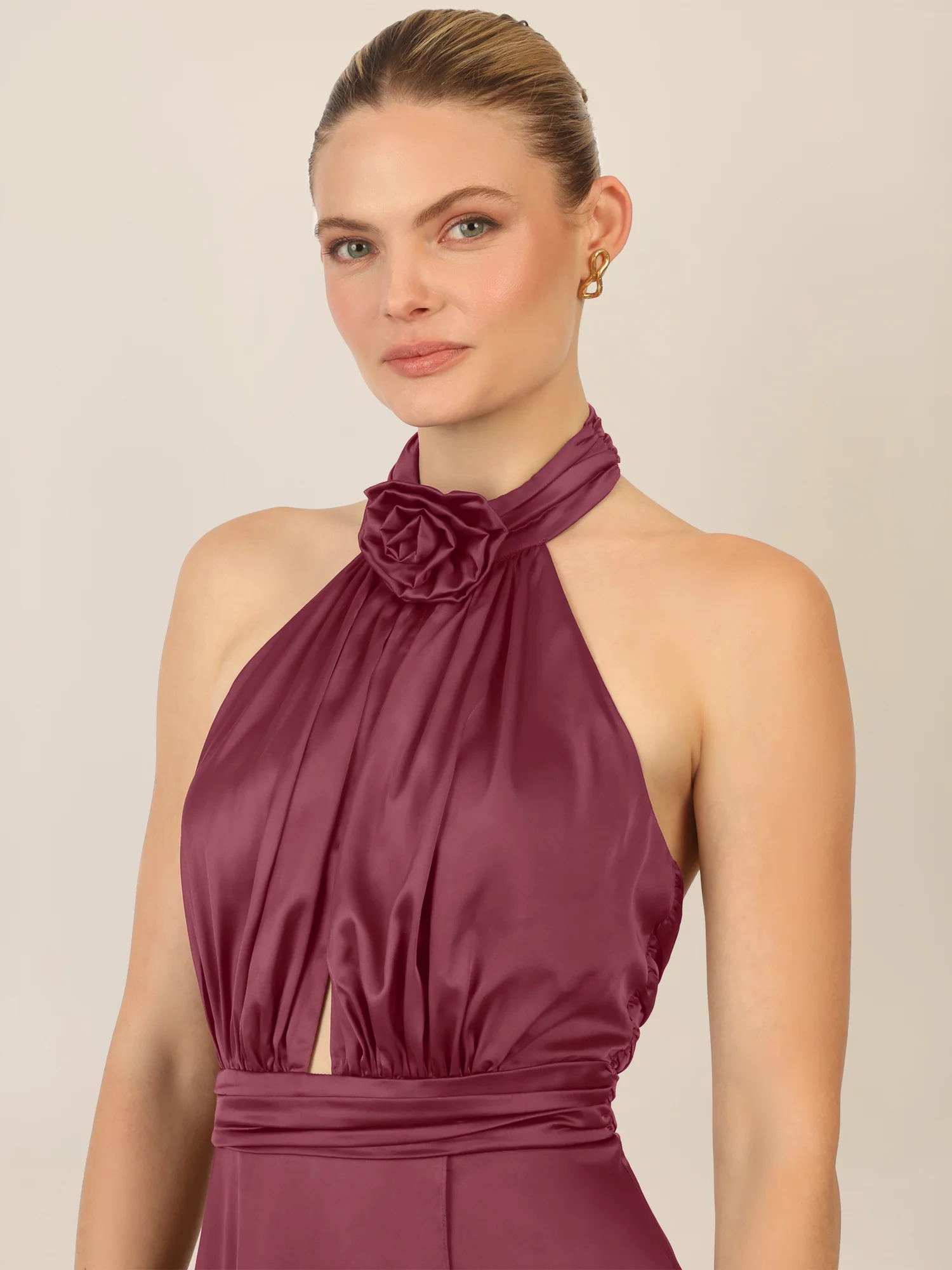 APART Satinkleid mit Neckholder und Drapierung | bordeauxrot - Image 4