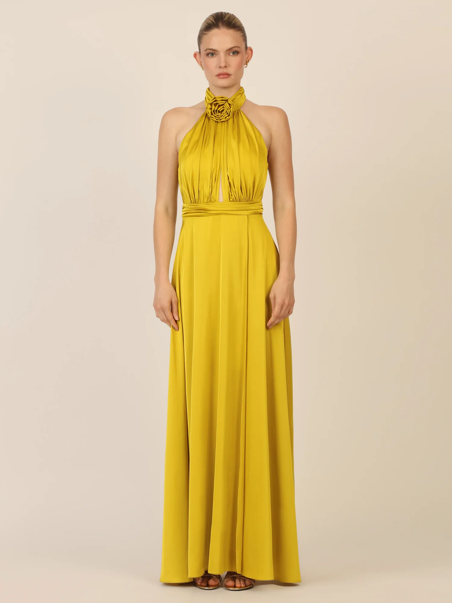 APART Satinkleid mit Neckholder und Drapierung | currygelb - Image 5