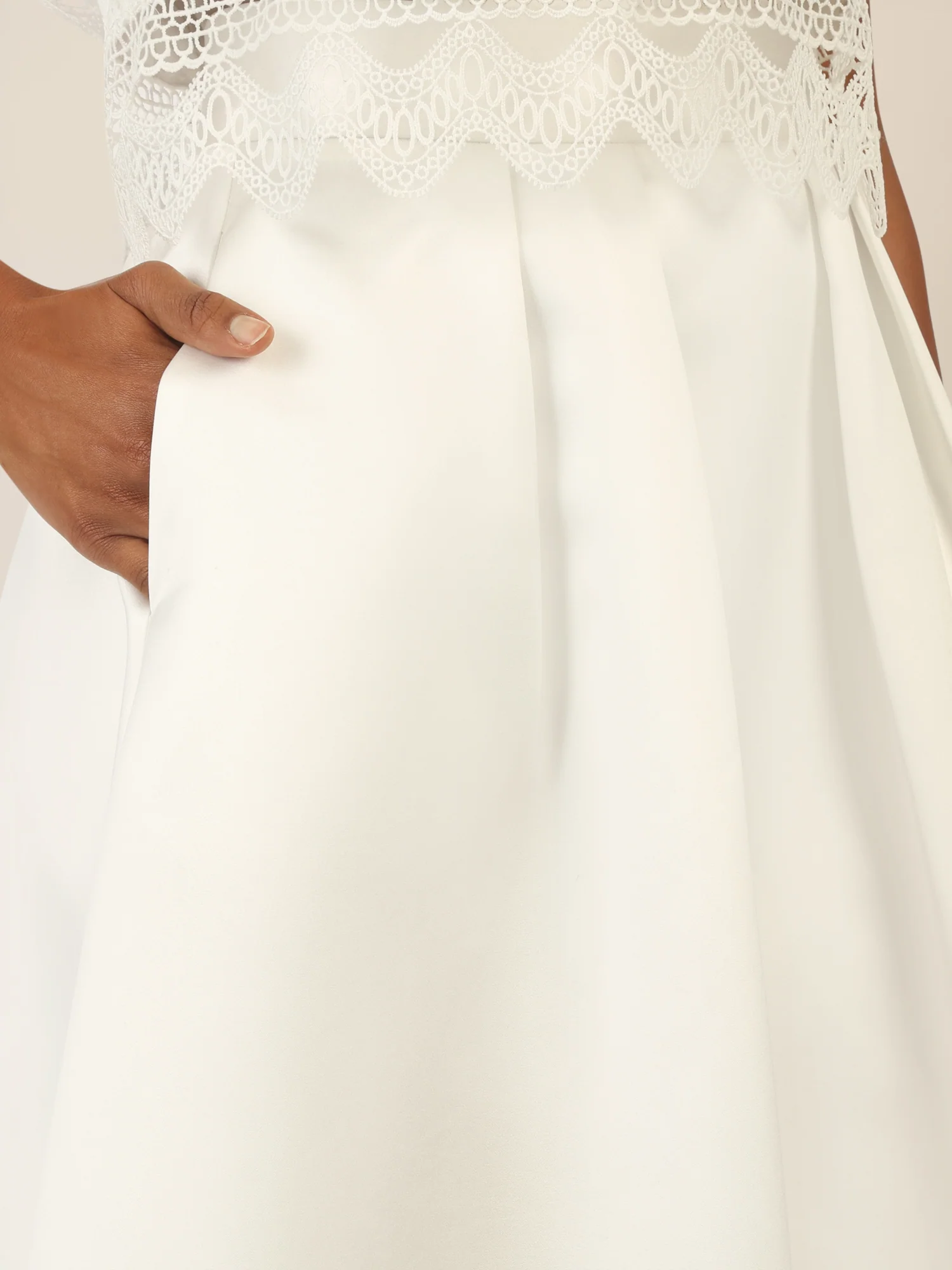APART Satinrock mit Falten und weitem Saum | creme - Image 5