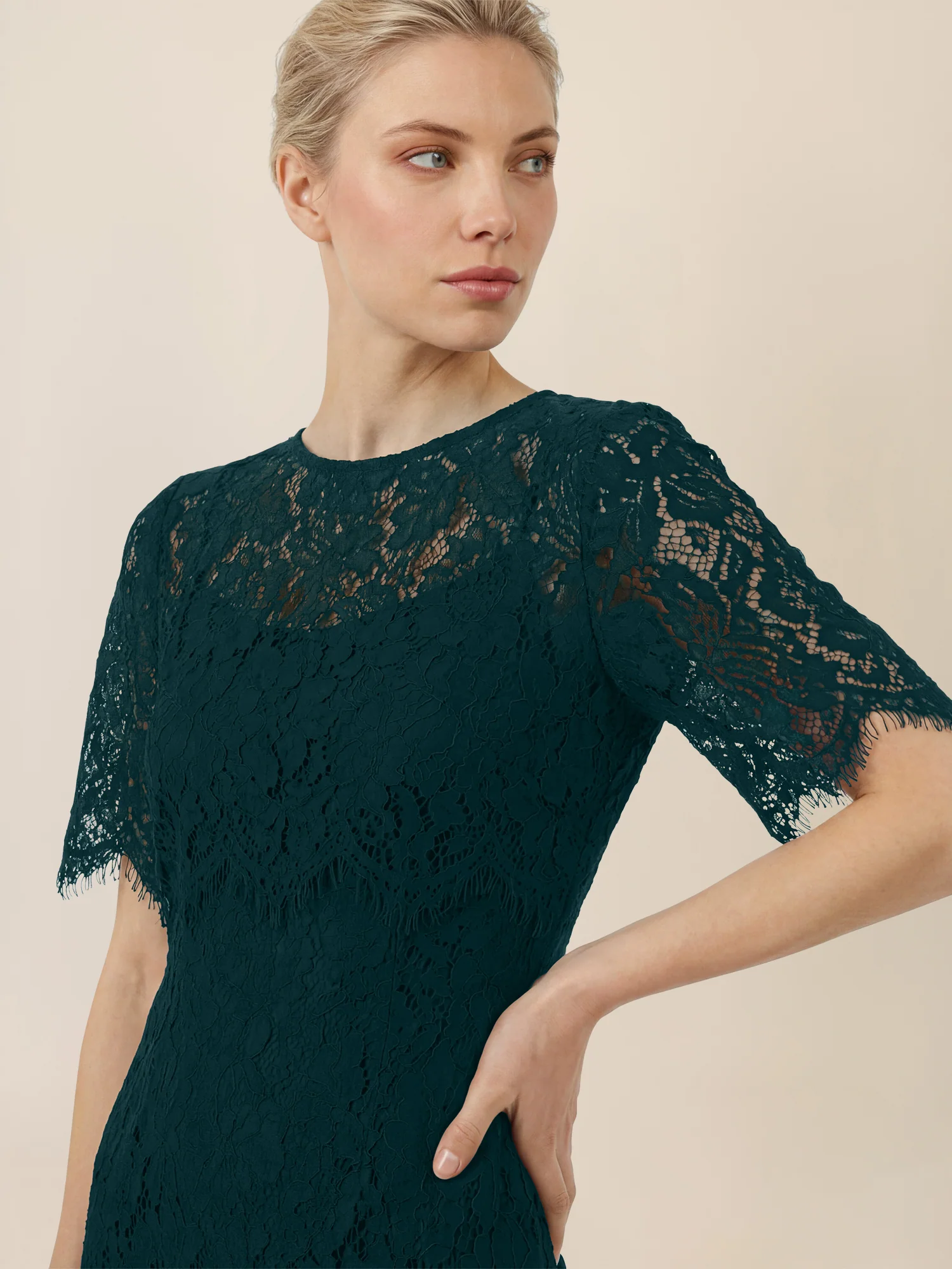 APART Schmal geschnittenes Kleid mit Taillennaht | emerald - Image 5