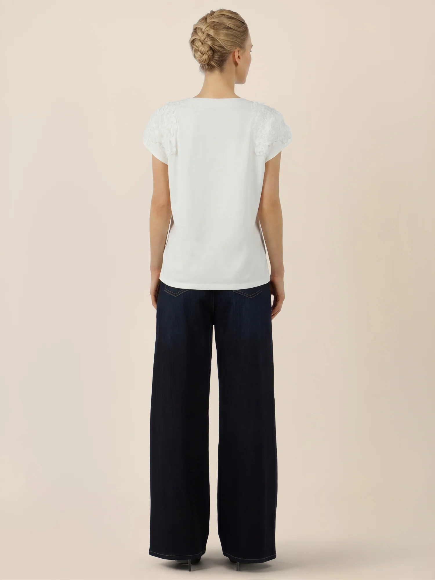 APART Shirt mit V-Ausschnitt und 3D-Blüten | creme - Image 3