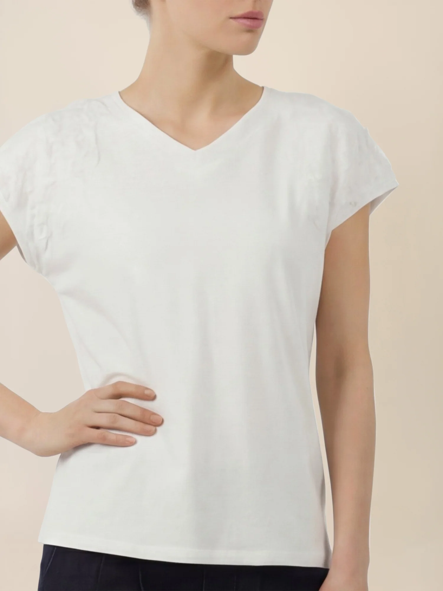 APART Shirt mit V-Ausschnitt und 3D-Blüten | creme - Image 5