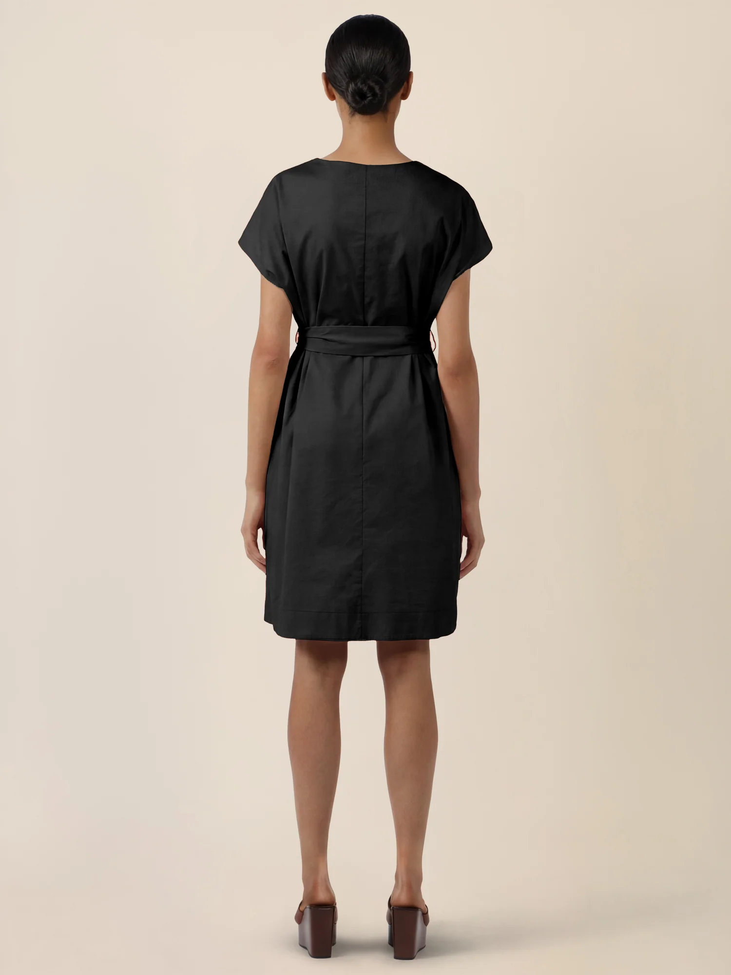APART Sommerliches Hemdblusenkleid mit Bindegürtel | schwarz - Image 2