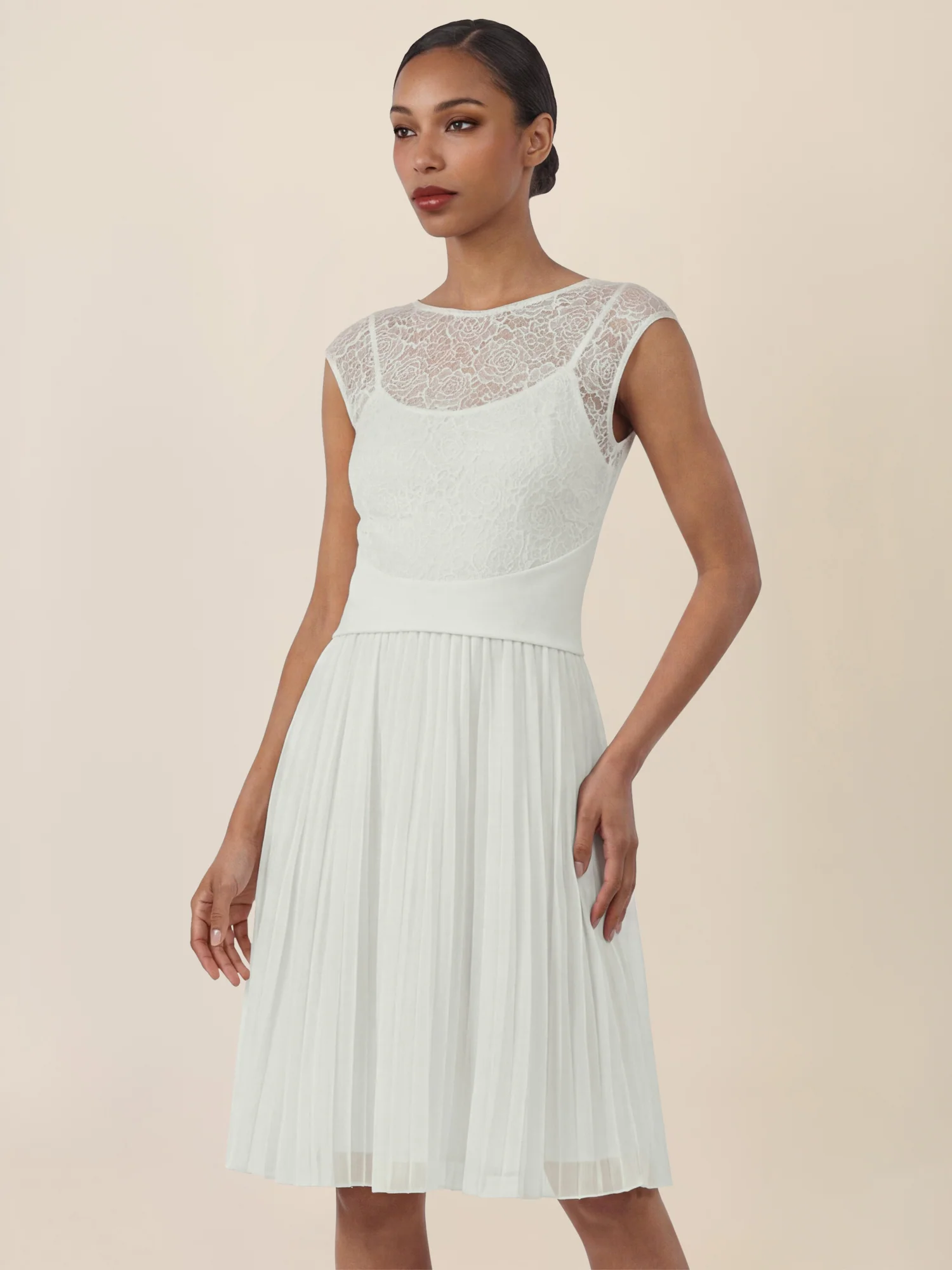 APART Spitzenkleid mit Plisseerock | creme - Image 4