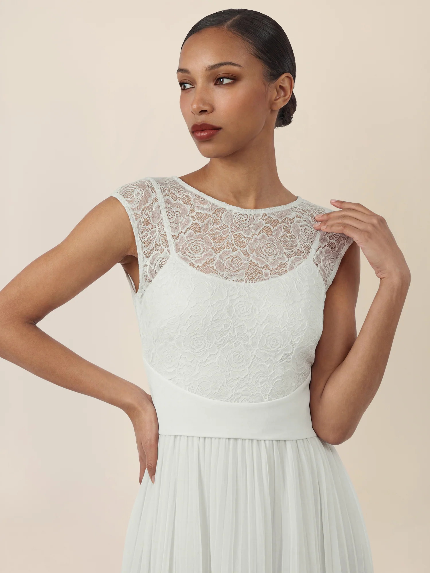 APART Spitzenkleid mit Plisseerock | creme - Image 5