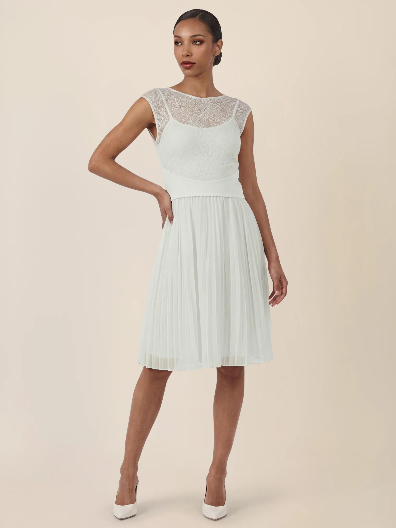 APART Spitzenkleid mit Plisseerock | creme - Image 6