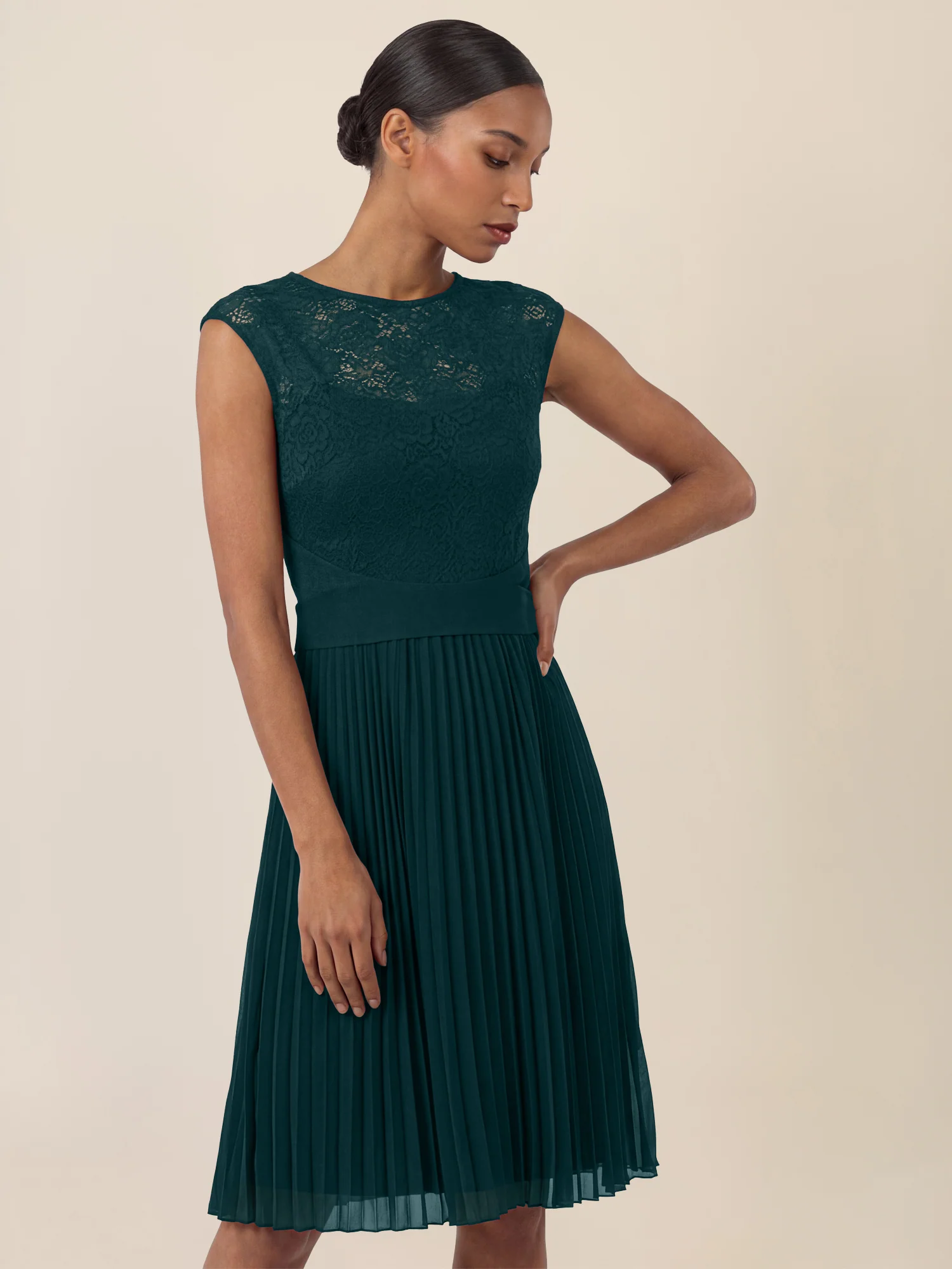 APART Spitzenkleid mit Plisseerock | emerald - Image 4