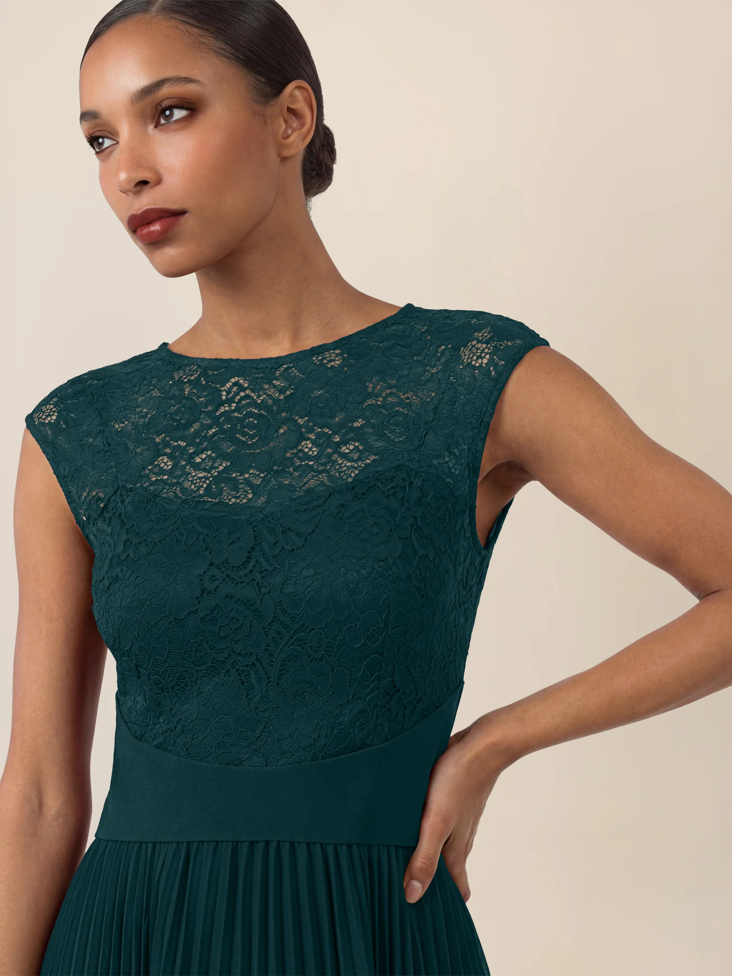 APART Spitzenkleid mit Plisseerock | emerald - Image 5
