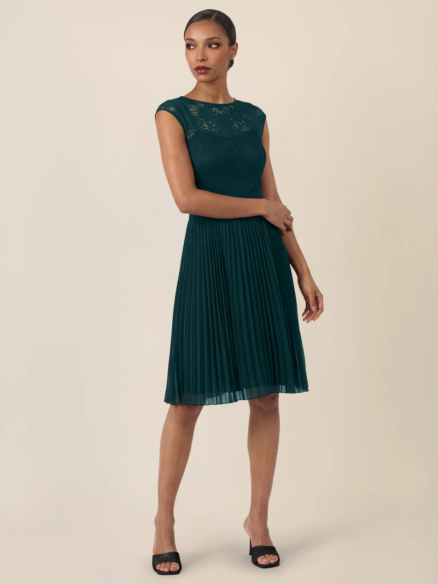 APART Spitzenkleid mit Plisseerock | emerald - Image 6