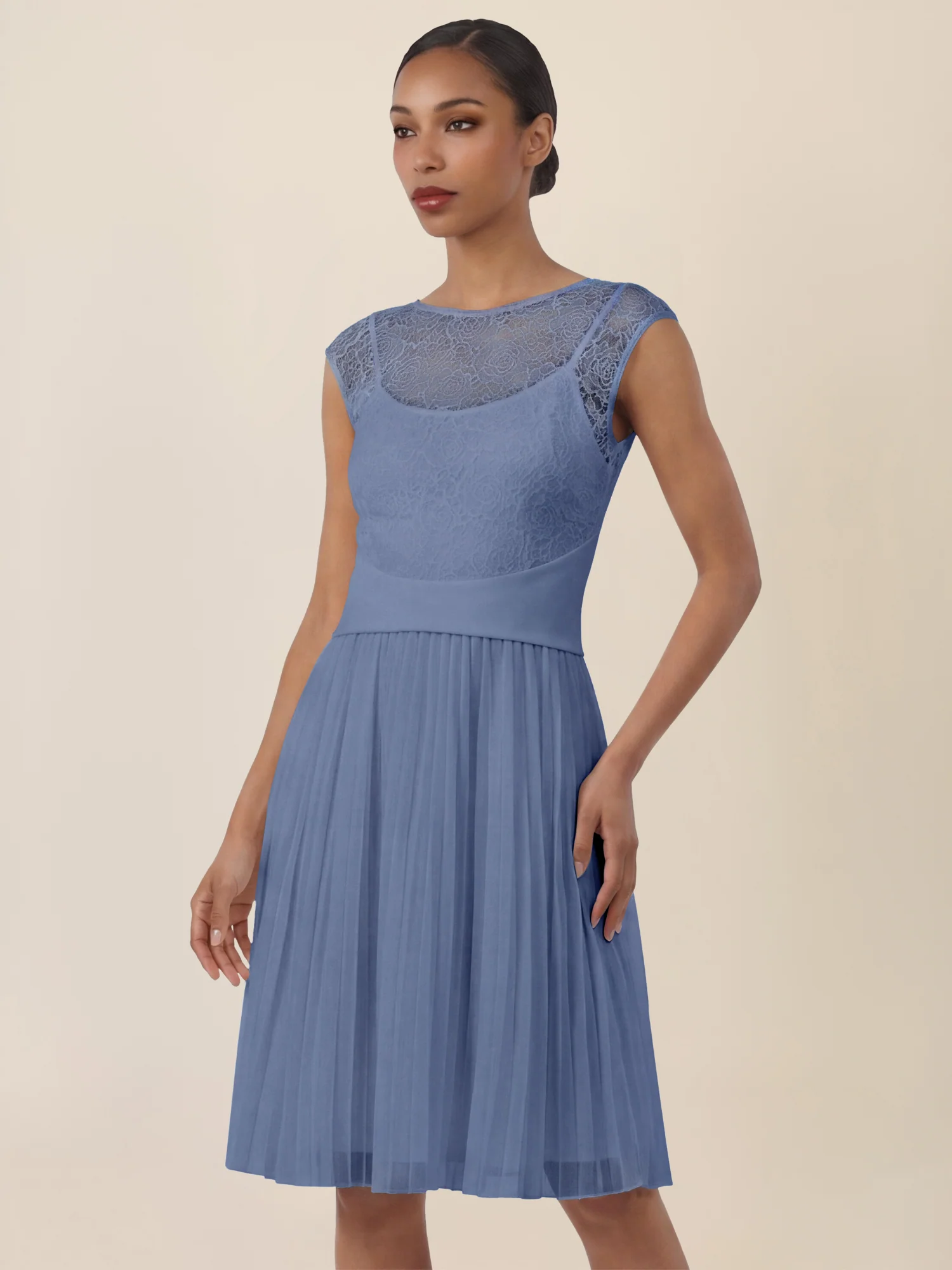 APART Spitzenkleid mit Plisseerock | rauchblau - Image 4